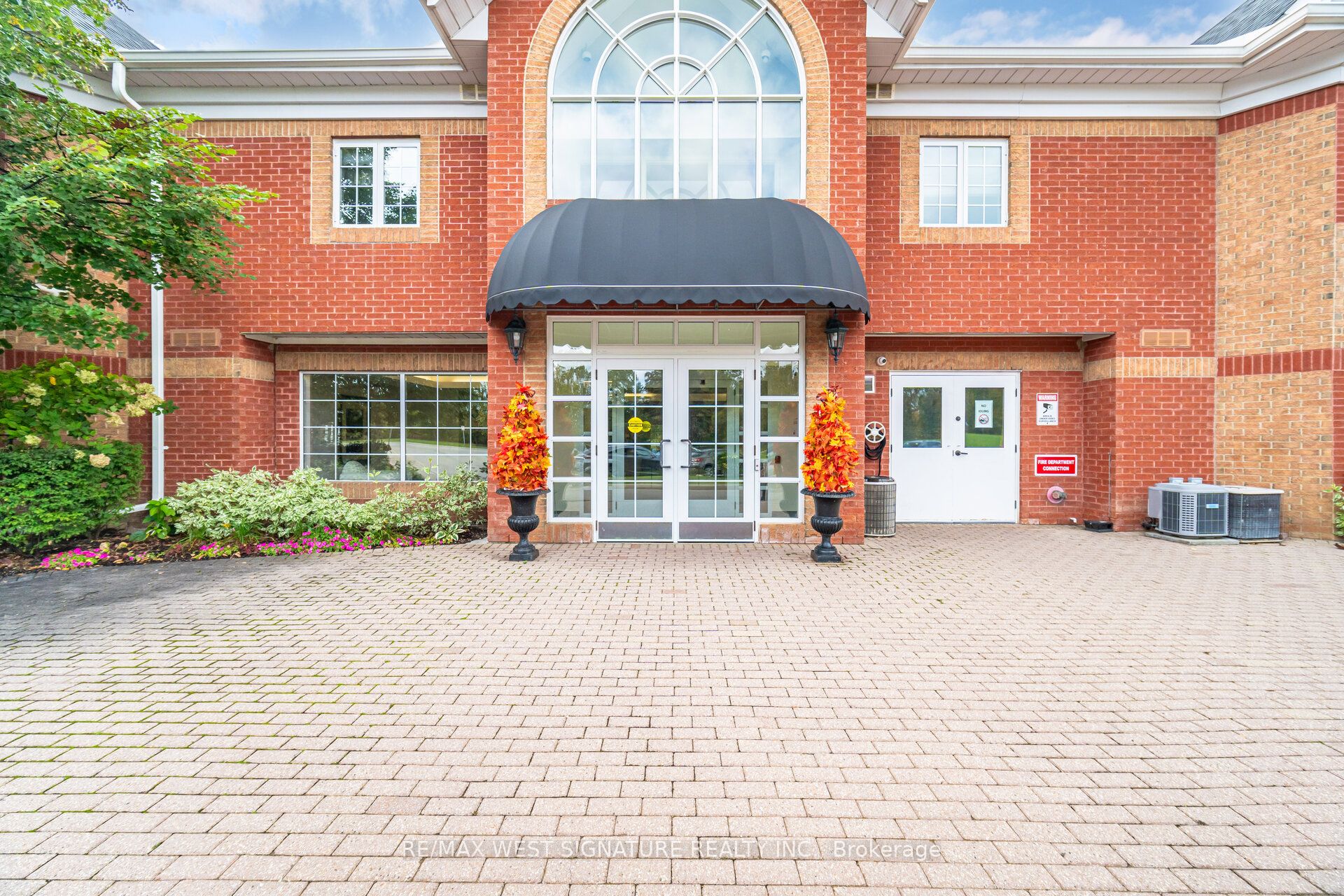 75 Treelawn Boulevard 102, Vaughan, ON L0J 1C0 photo 2