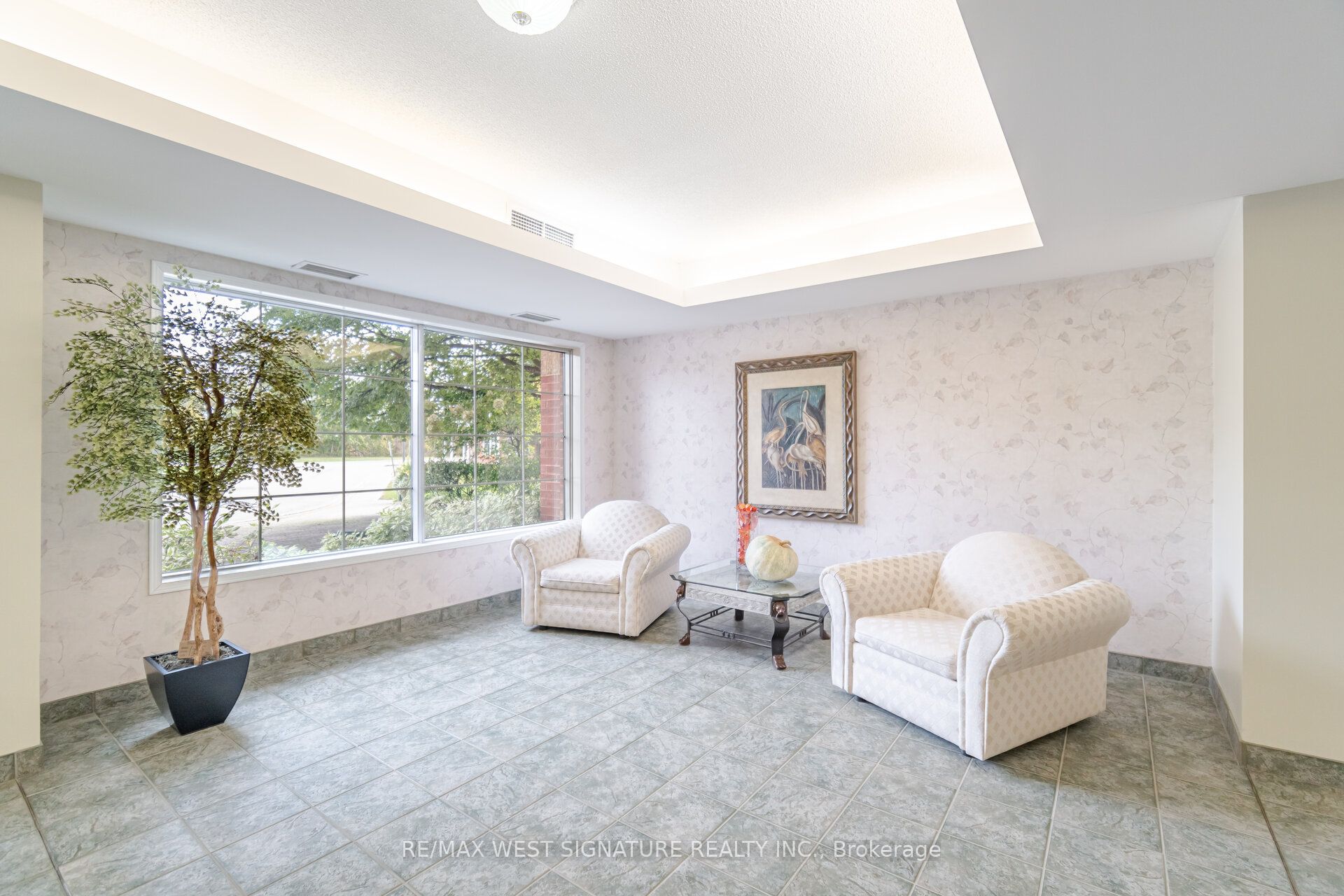 75 Treelawn Boulevard 102, Vaughan, ON L0J 1C0 photo 4