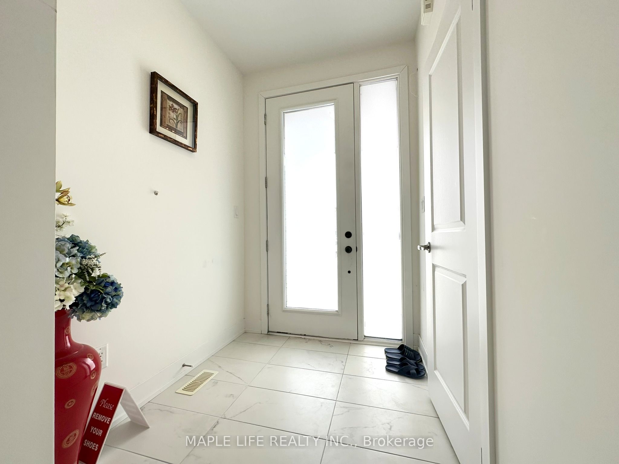 124 Hilts Drive, Richmond Hill, ON L4S 0J2 photo 2