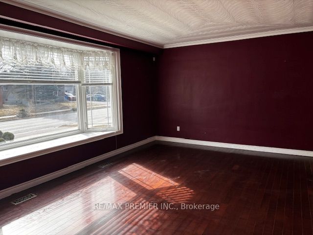 40 Aurora Heights Drive, Aurora, ON L4G 2W7 photo 2