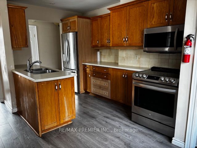40 Aurora Heights Drive, Aurora, ON L4G 2W7 photo 3