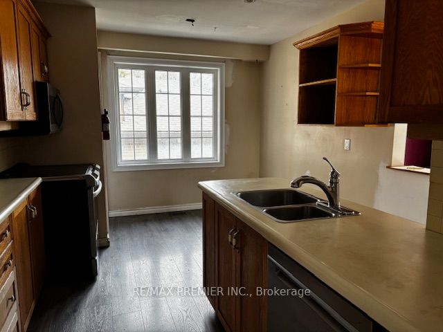 40 Aurora Heights Drive, Aurora, ON L4G 2W7 photo 4
