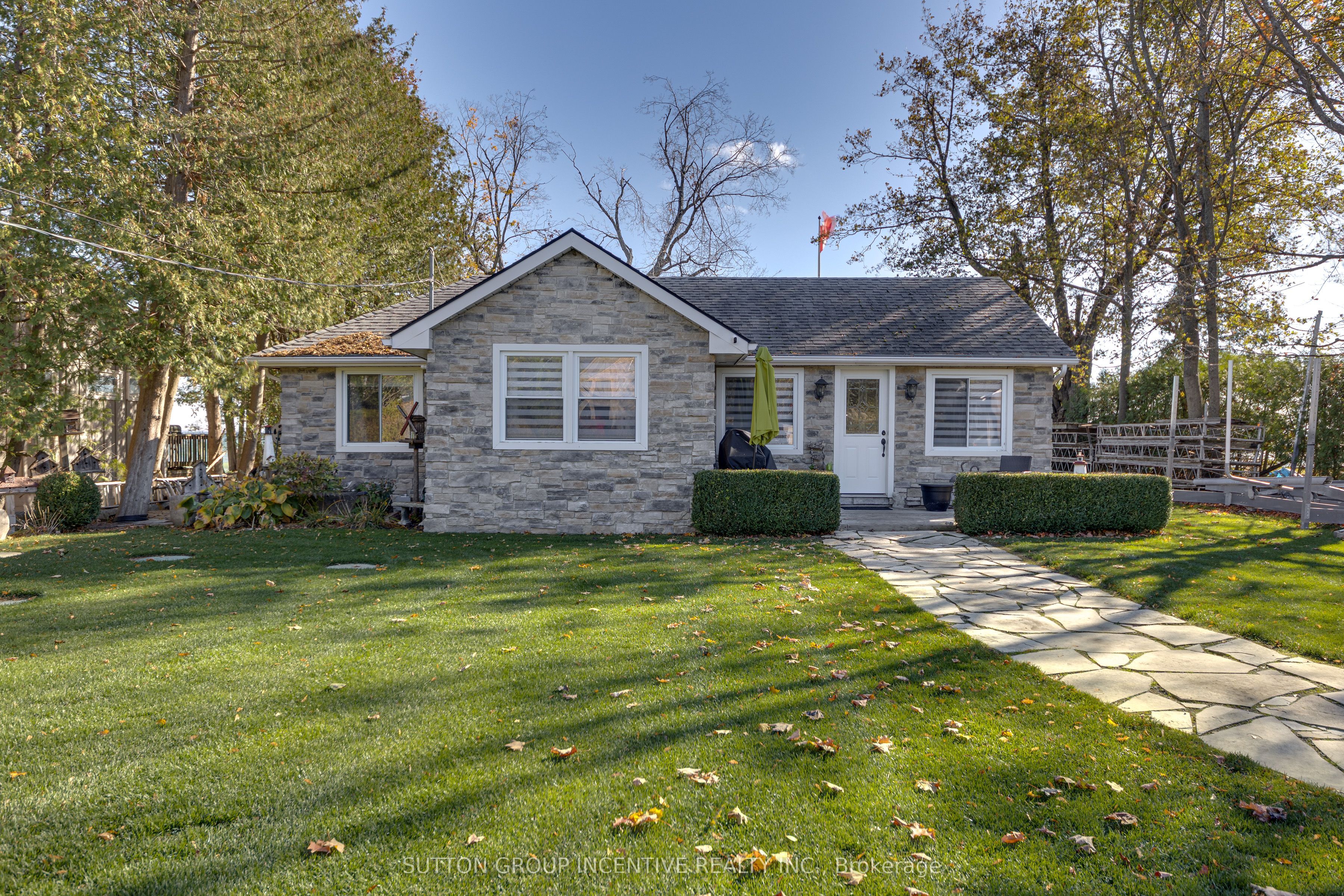 131 Minnetonka Road, Innisfil, ON L9S 2V8