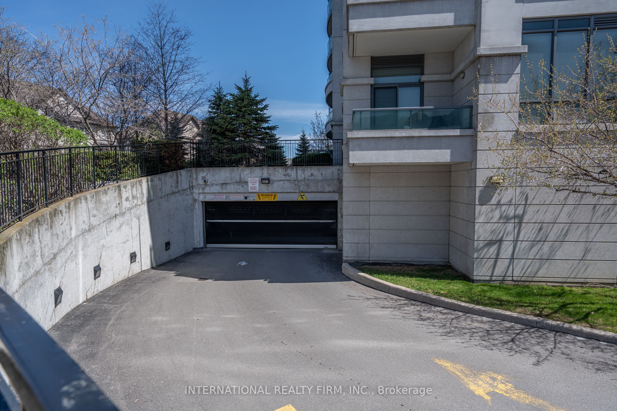 20 North Park Road 204, Vaughan, ON L4J 0G7 photo 2