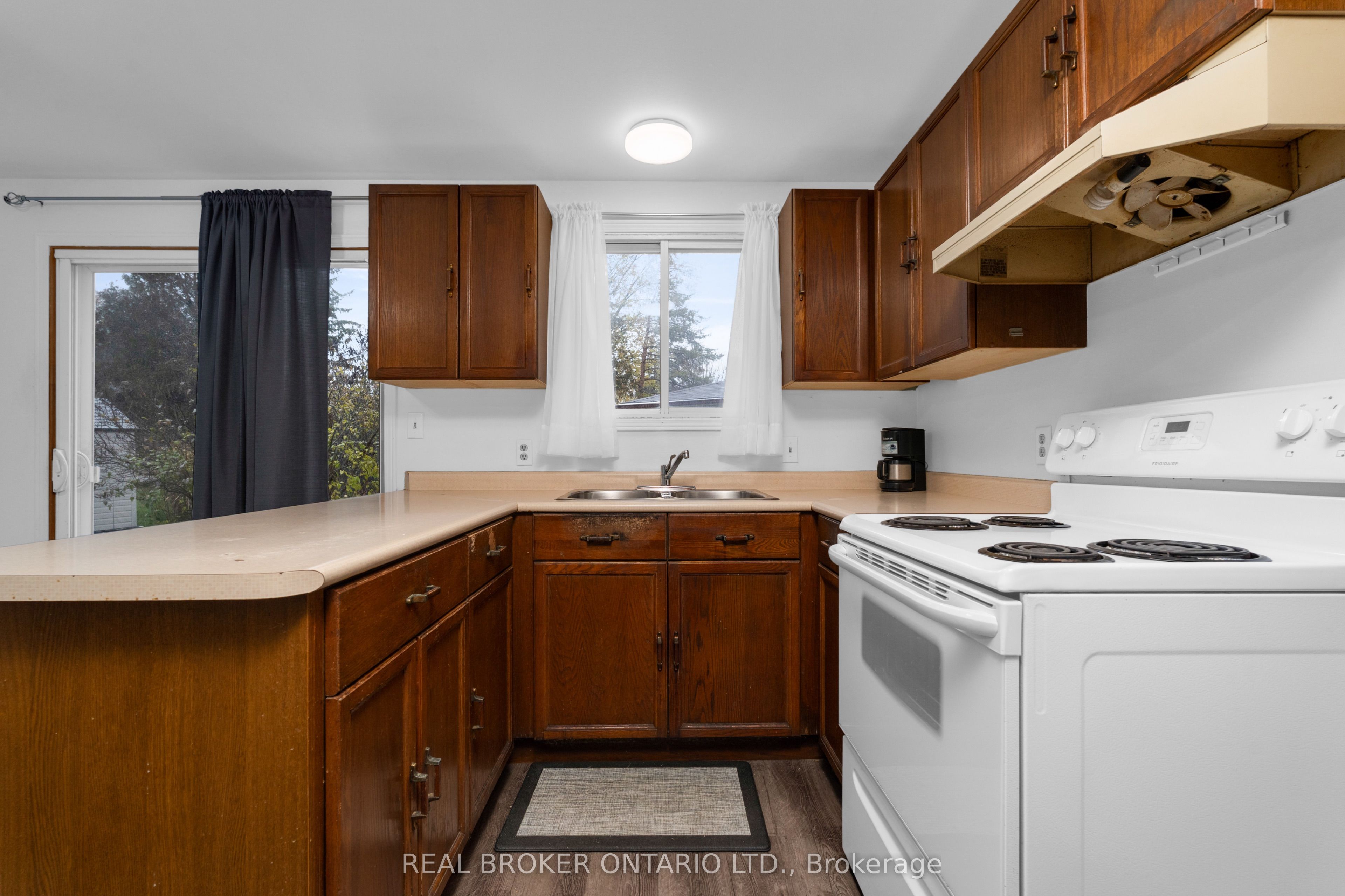 8 Maple Leaf Terrace, Innisfil, ON L0L 1L0 photo 5