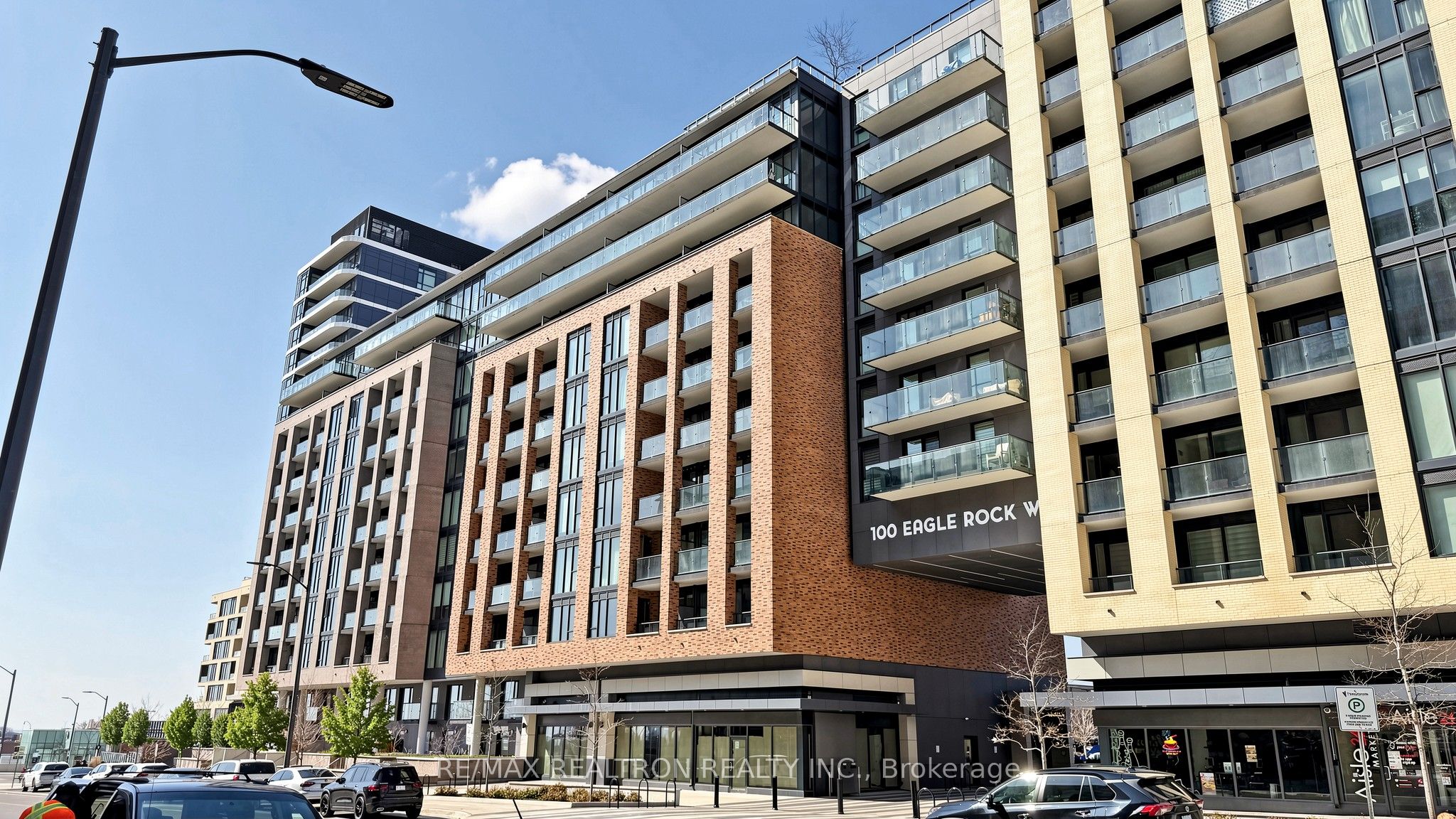 100 Eagle Rock Way 216, Vaughan, ON L6A 5B9 photo 2