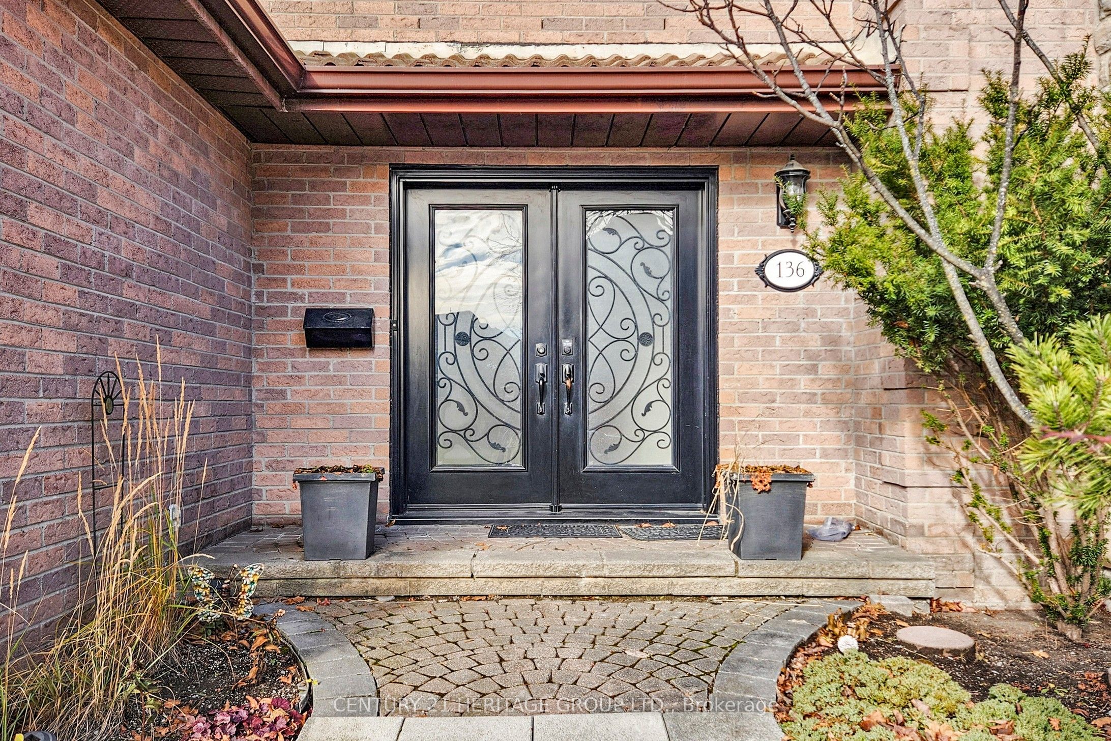 136 Cranberry Lane, Aurora, ON L4G 5Z3 photo 2