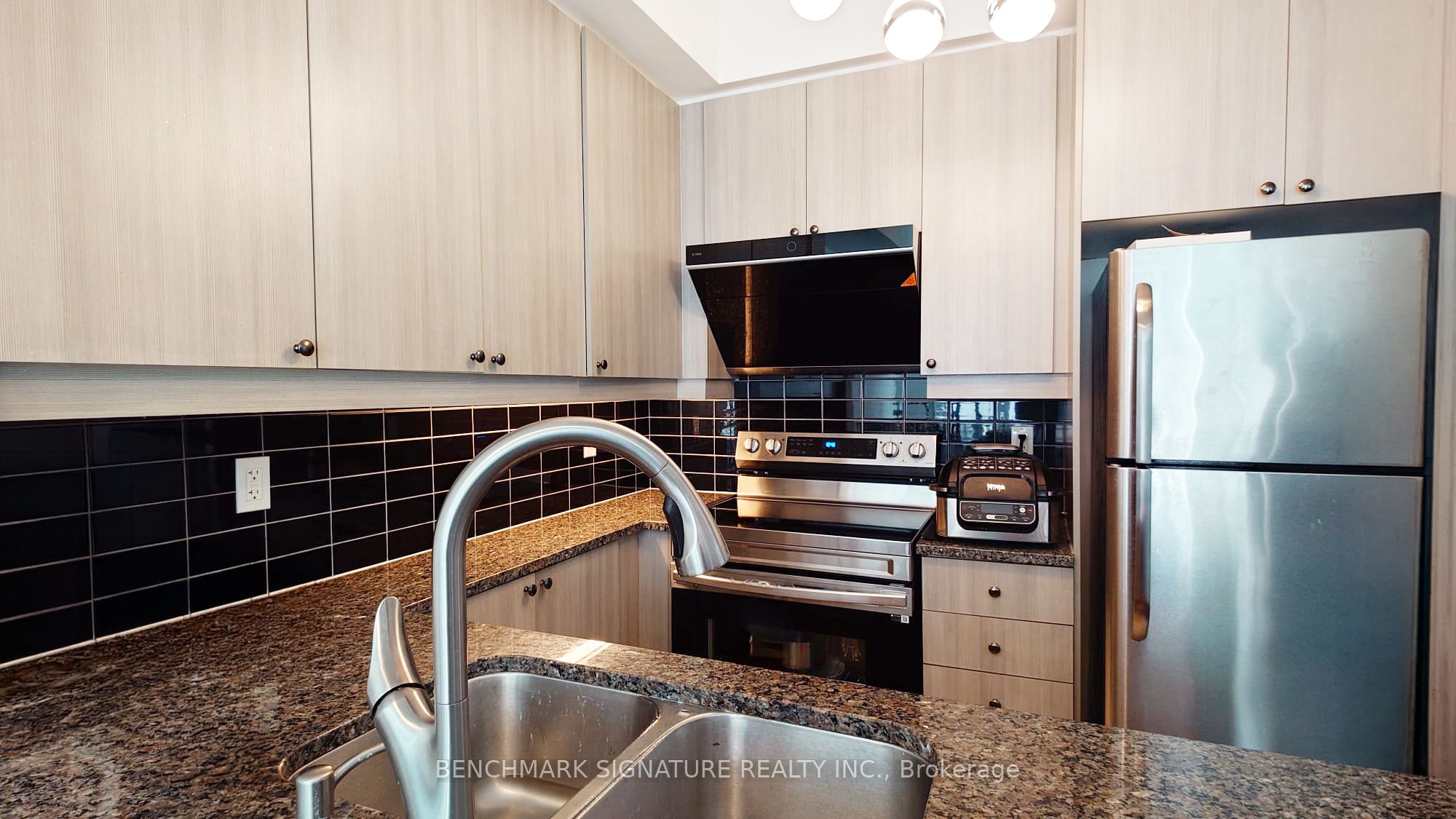 8110 Birchmount Road 315E, Markham, ON L6G 0E3 photo 4