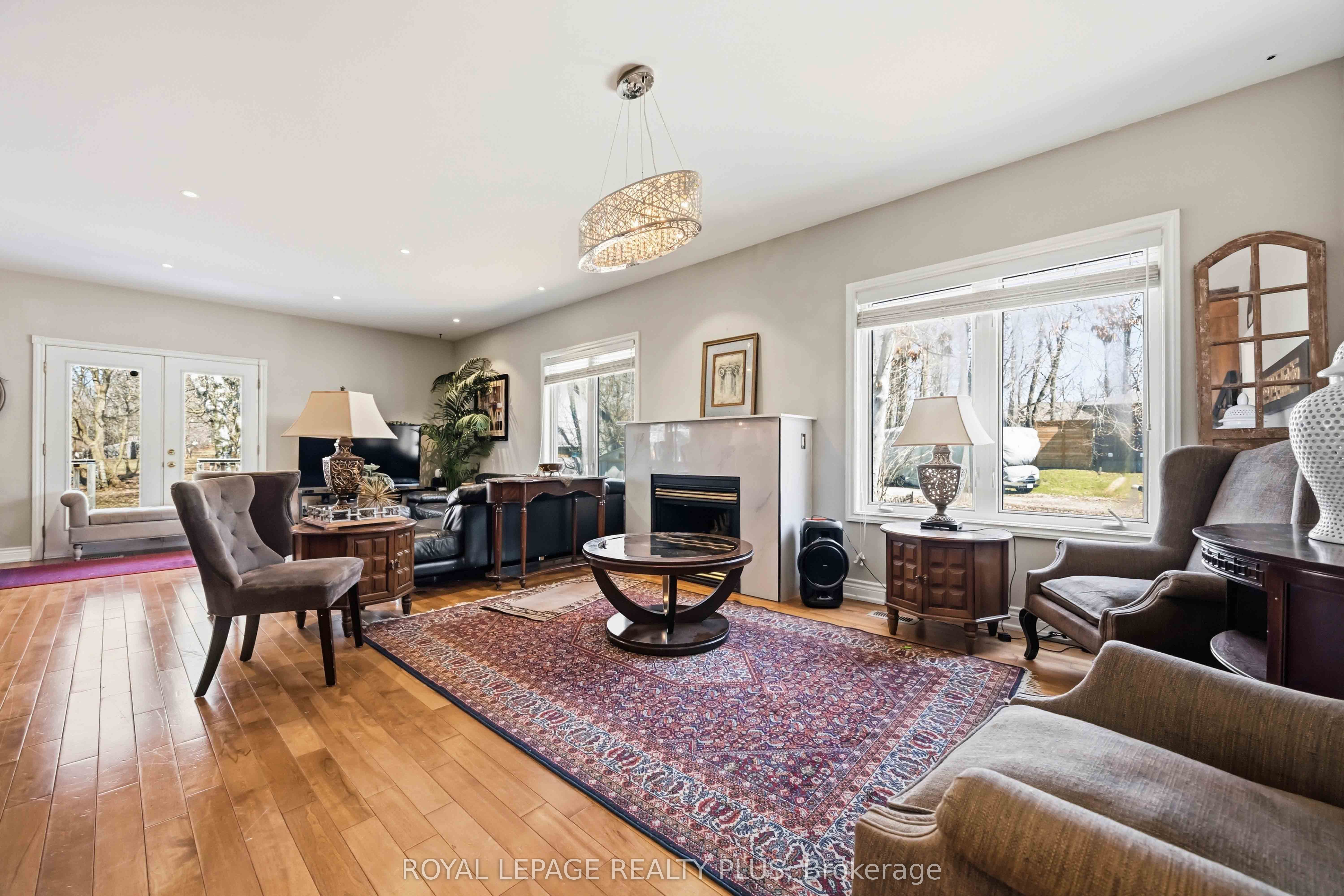 4932 Aurora Road, Whitchurch-Stouffville, ON L4A 7X4 photo 3