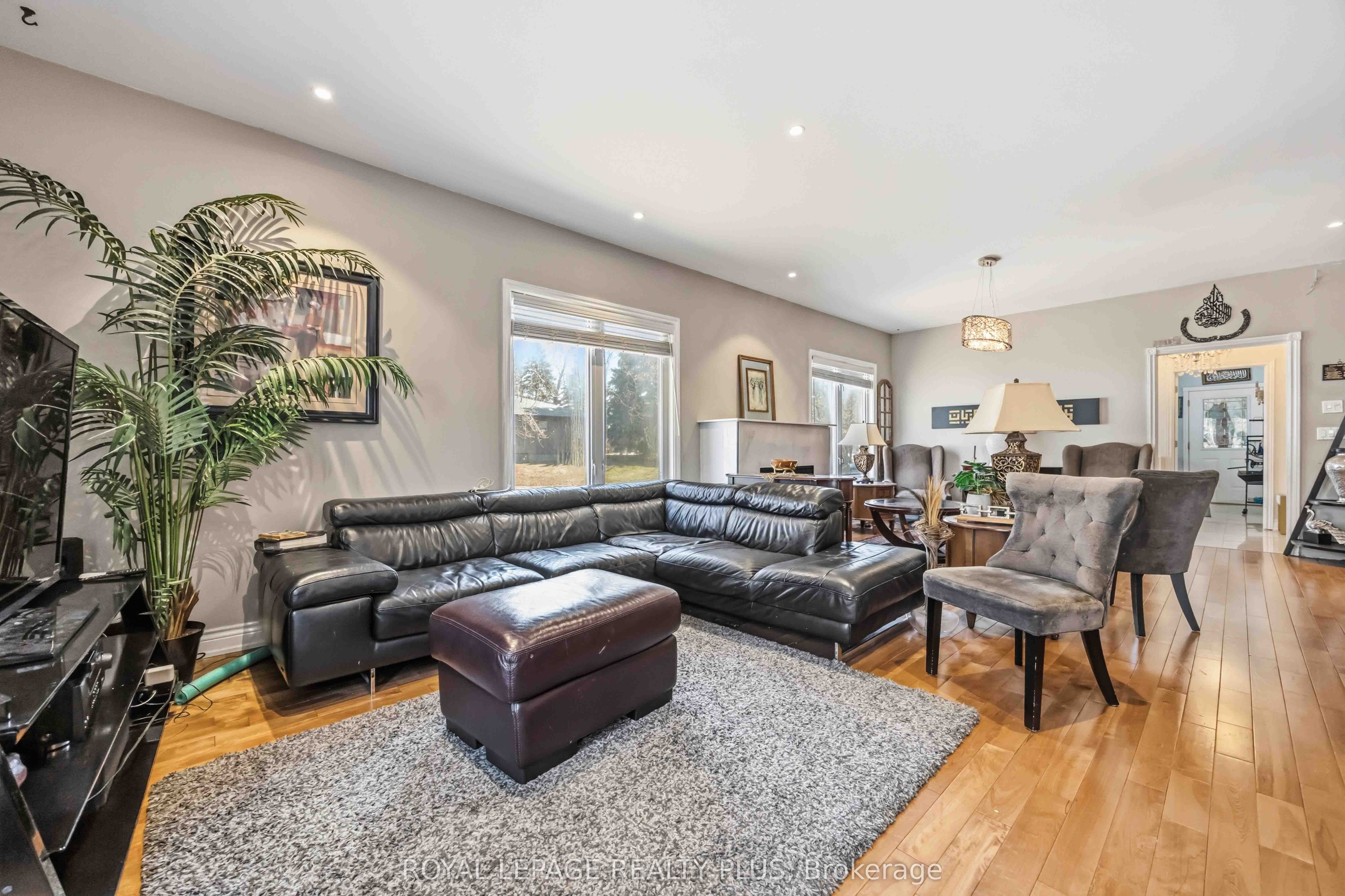 4932 Aurora Road, Whitchurch-Stouffville, ON L4A 7X4 photo 4
