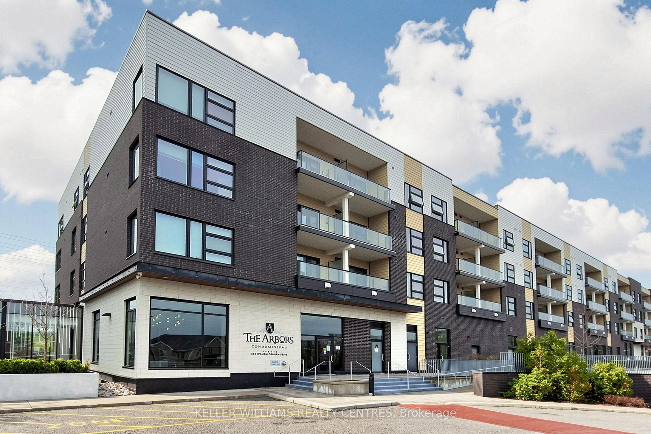 555 William Graham Drive 101, Aurora, ON L4G 3H9