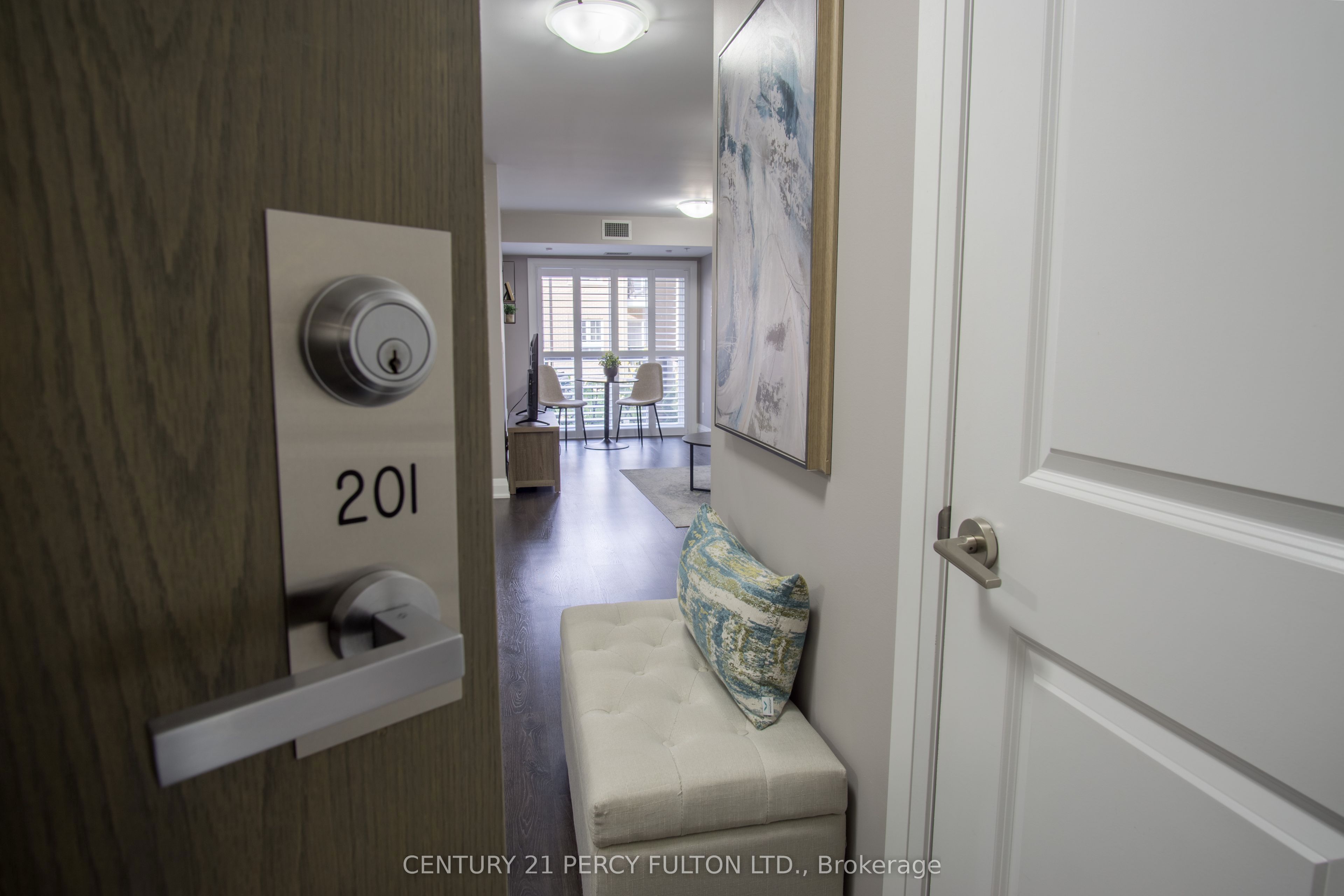 481 Rupert Avenue 201, Whitchurch-Stouffville, ON L4A 1Y7 photo 3