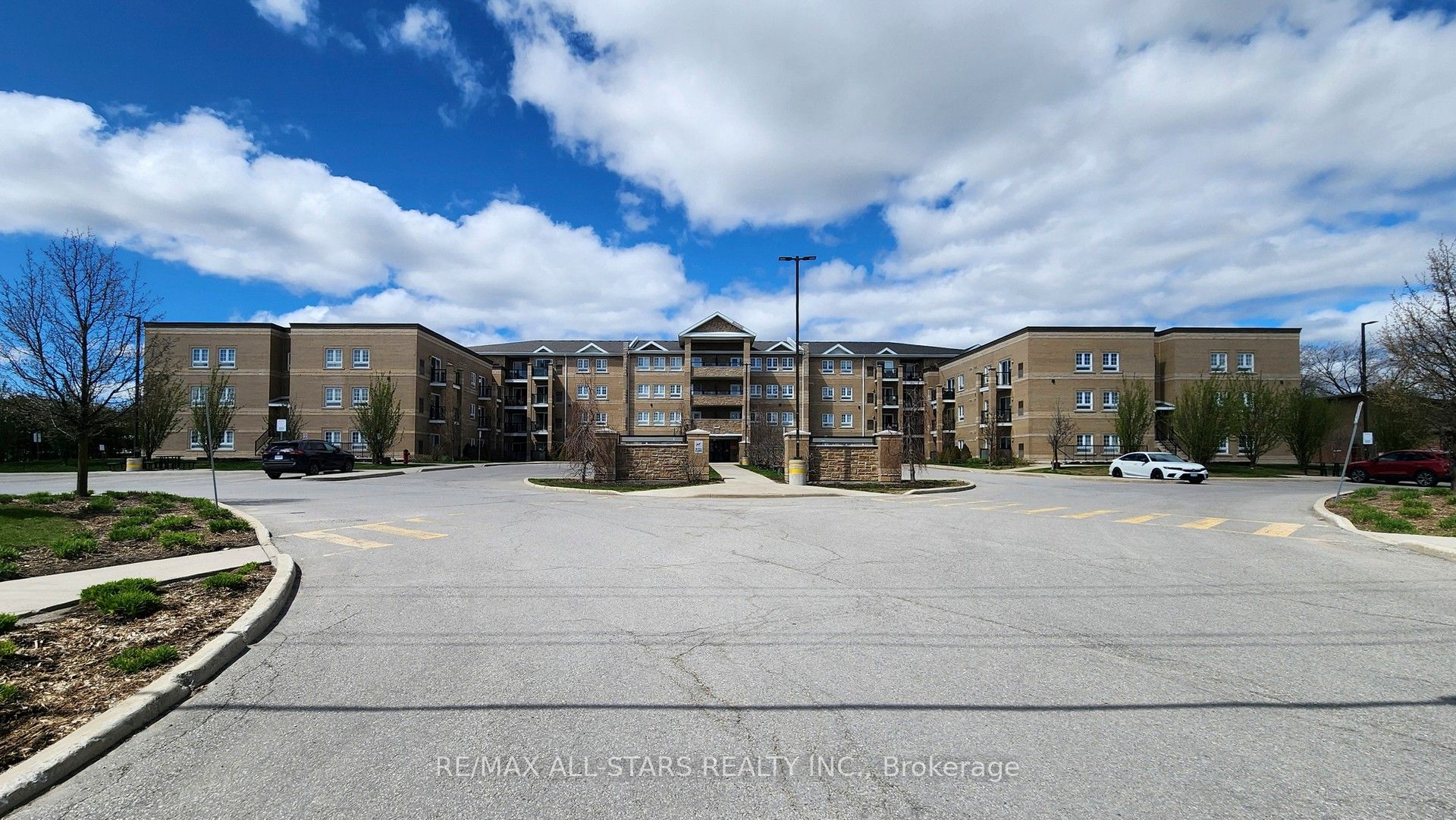 481 Rupert Avenue 203, Whitchurch-Stouffville, ON L4A 1Y7 photo 2