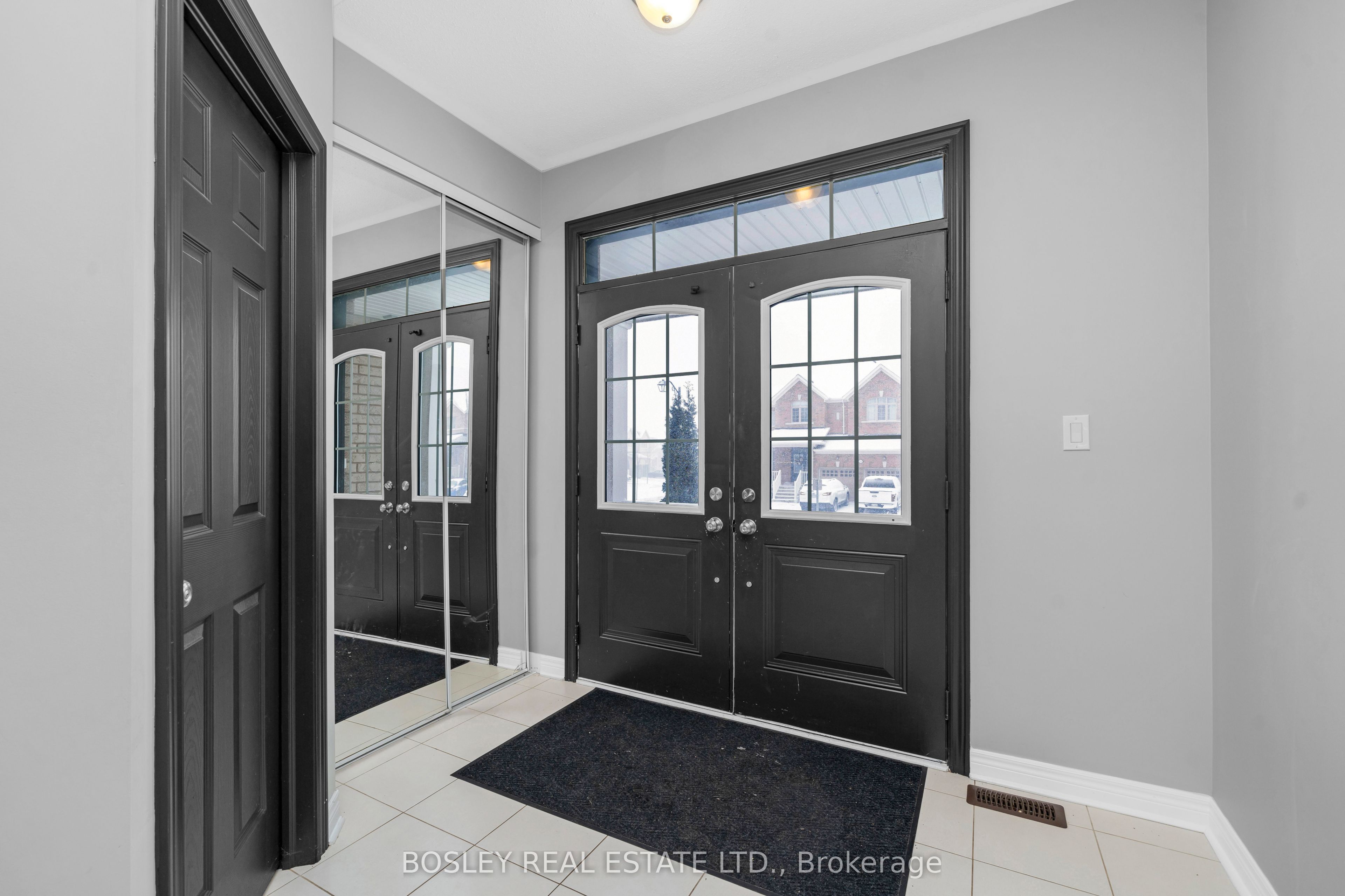 24 Schwalm Crescent, New Tecumseth, ON L0G 1W0 photo 2