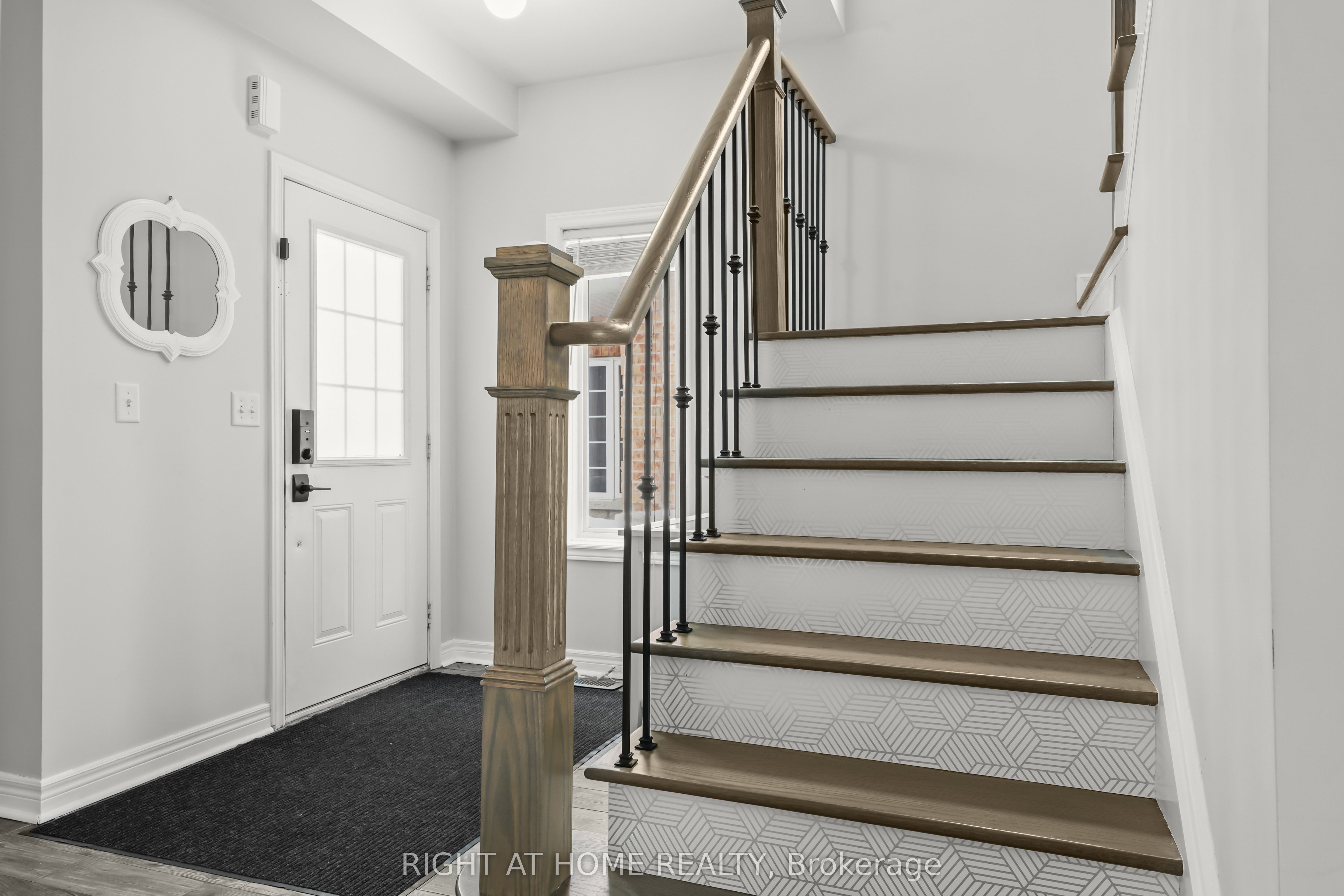 1216 Fox Hill Street, Innisfil, ON L9S 4Y5 photo 4