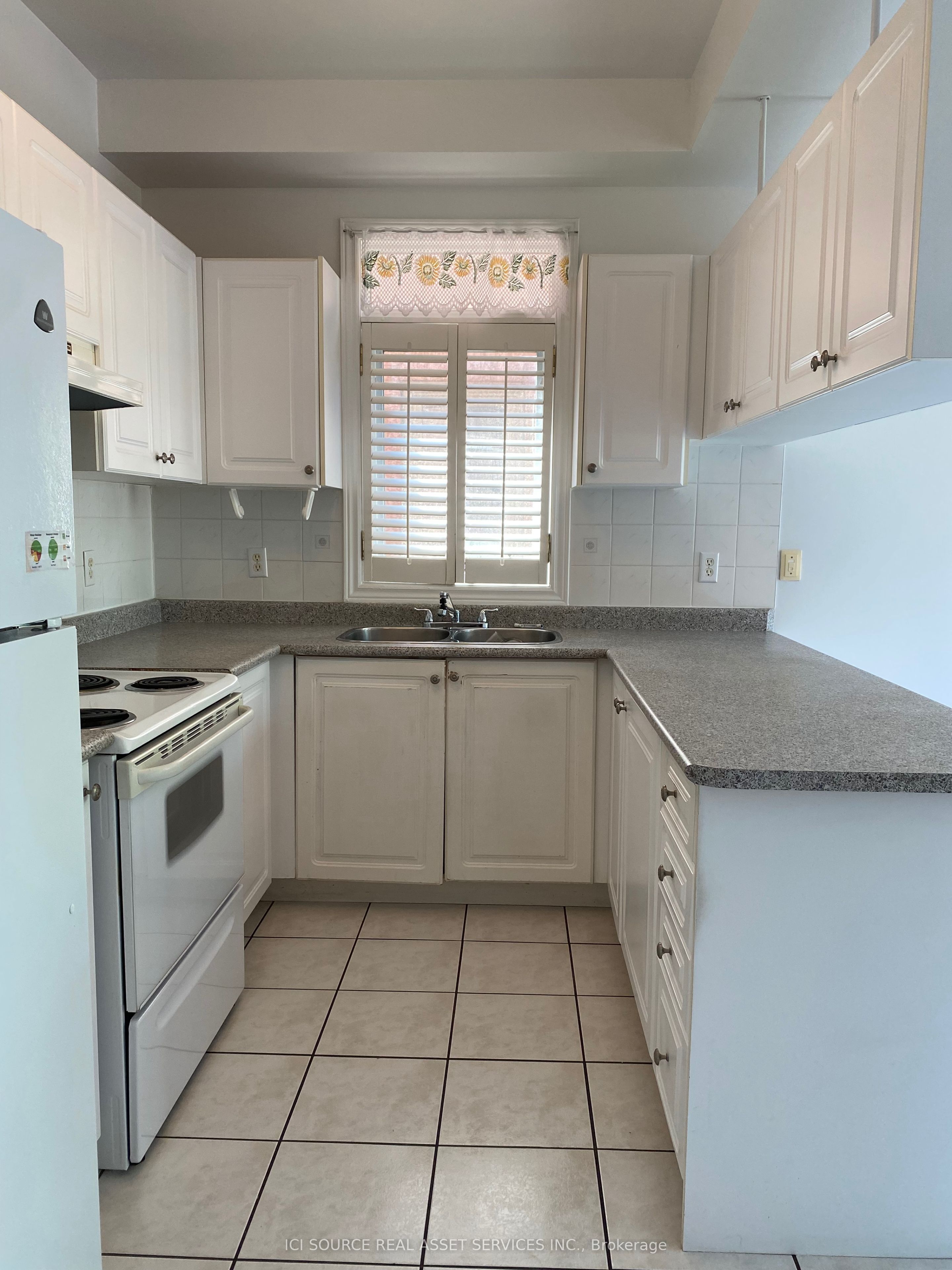 169 Matthew Drive Upper Level, Vaughan, ON L4L 9B1 photo 3