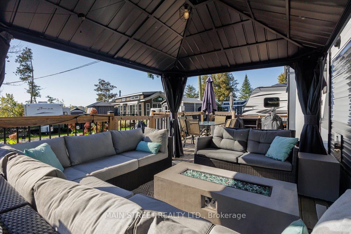 15 Hawaiian Circle, Whitchurch-Stouffville, ON L0G 1E0 photo 3