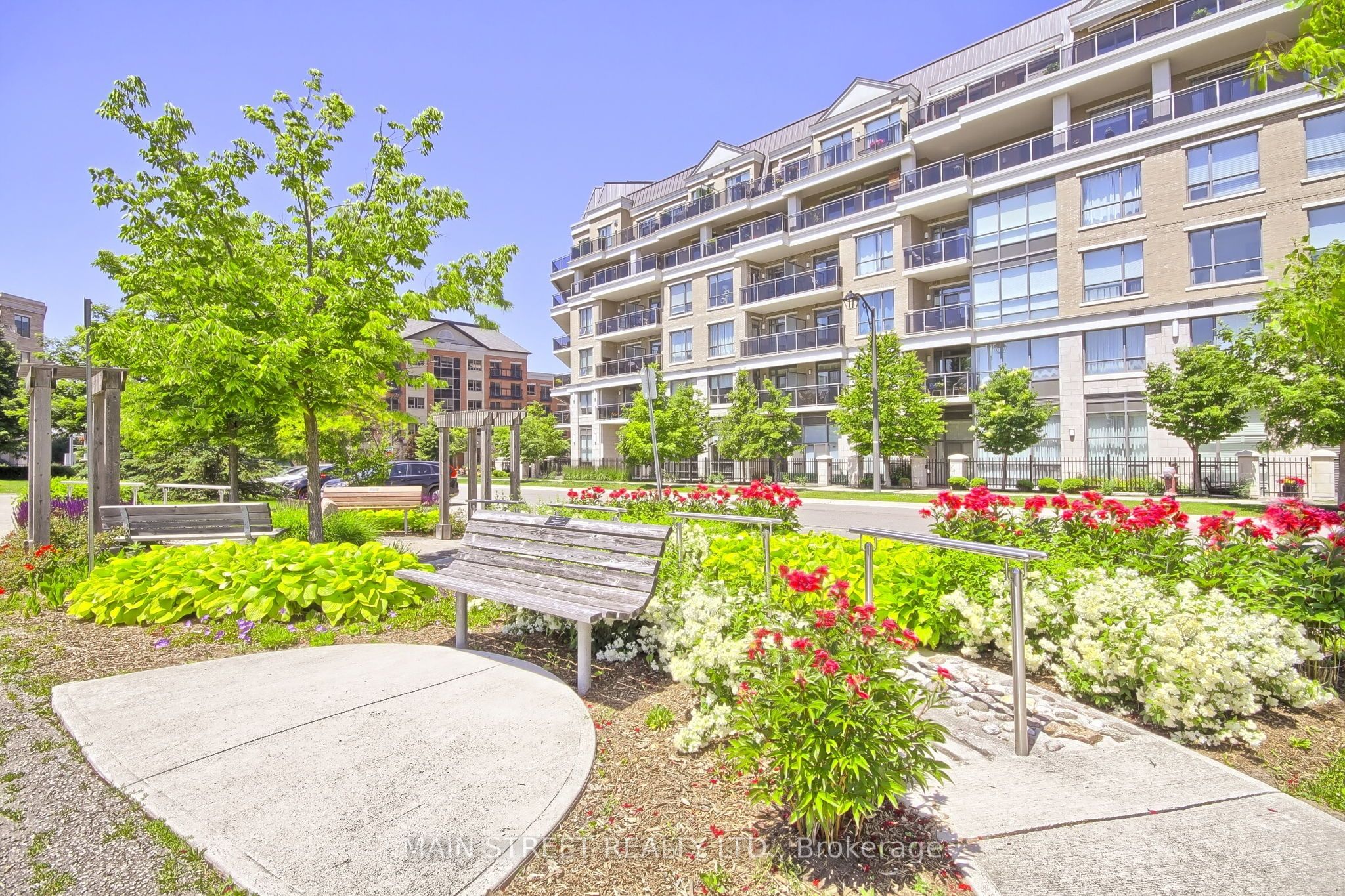 111 Civic Square Gate E 619, Aurora, ON L4G 0S6 photo 2