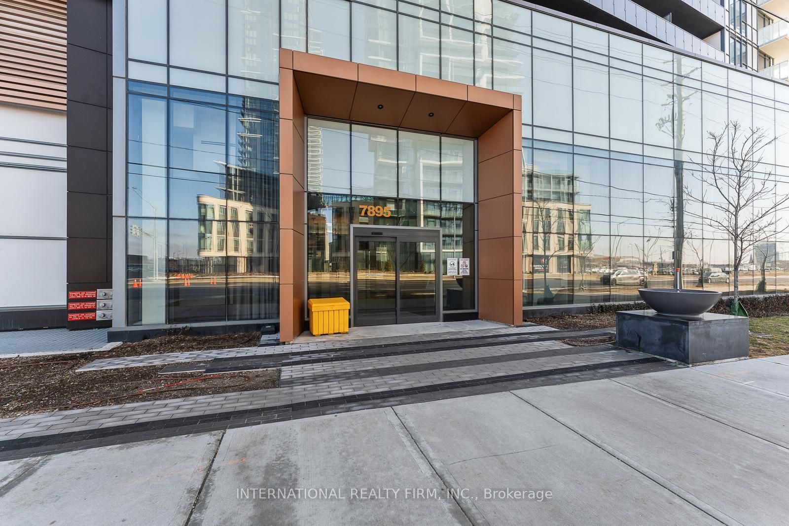 7895 Jane Street 703, Vaughan, ON L4K 0K2 photo 3