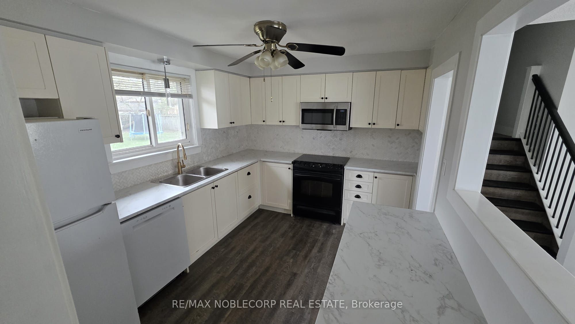 17 Larkdale Crescent, Essa, ON L0M 1B0 photo 3