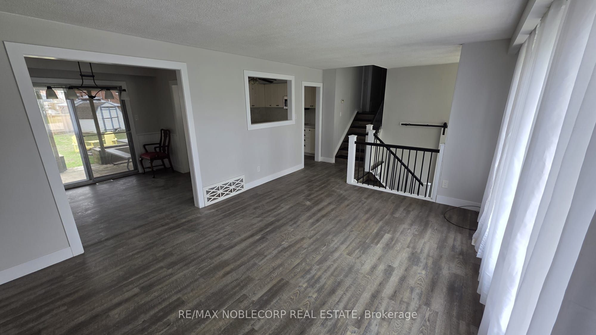 17 Larkdale Crescent, Essa, ON L0M 1B0 photo 4