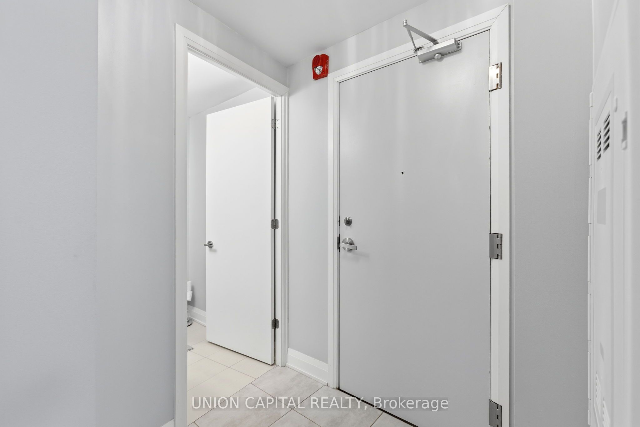112 Woodbridge Avenue 412, Vaughan, ON L4L 2S7 photo 5