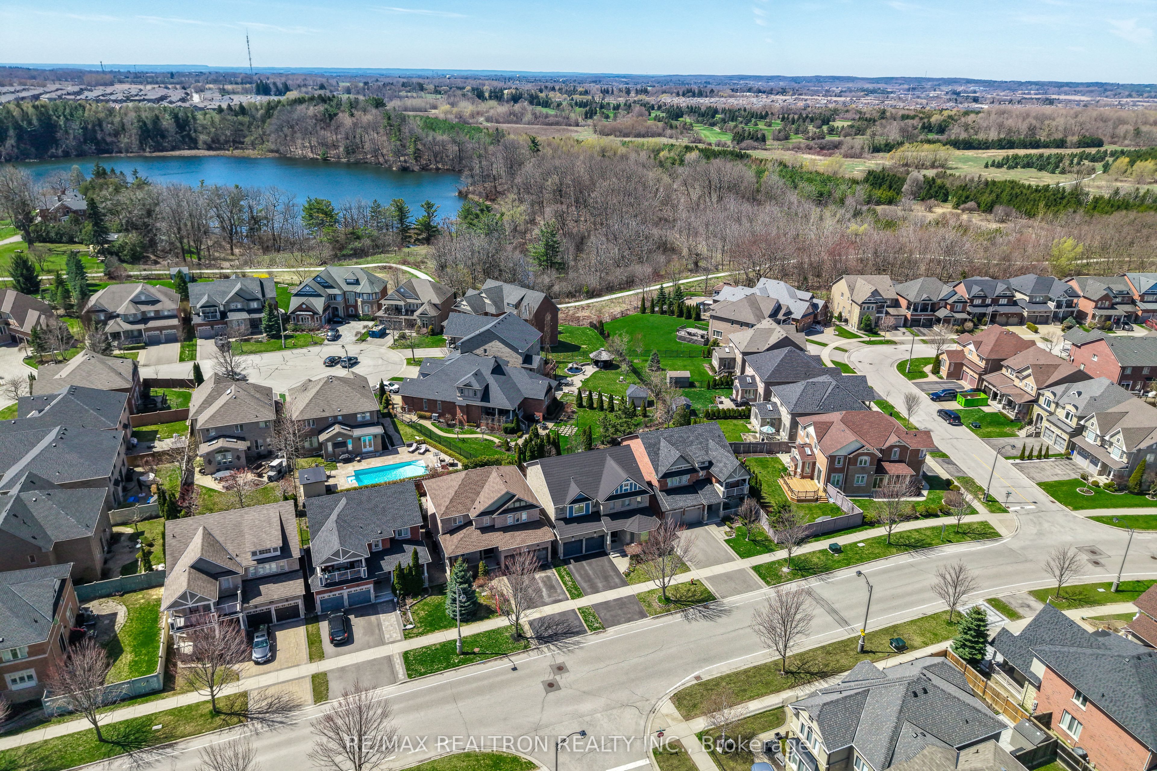 170 Silver Maple Road, Richmond Hill, ON L4E 4Y8 photo 2