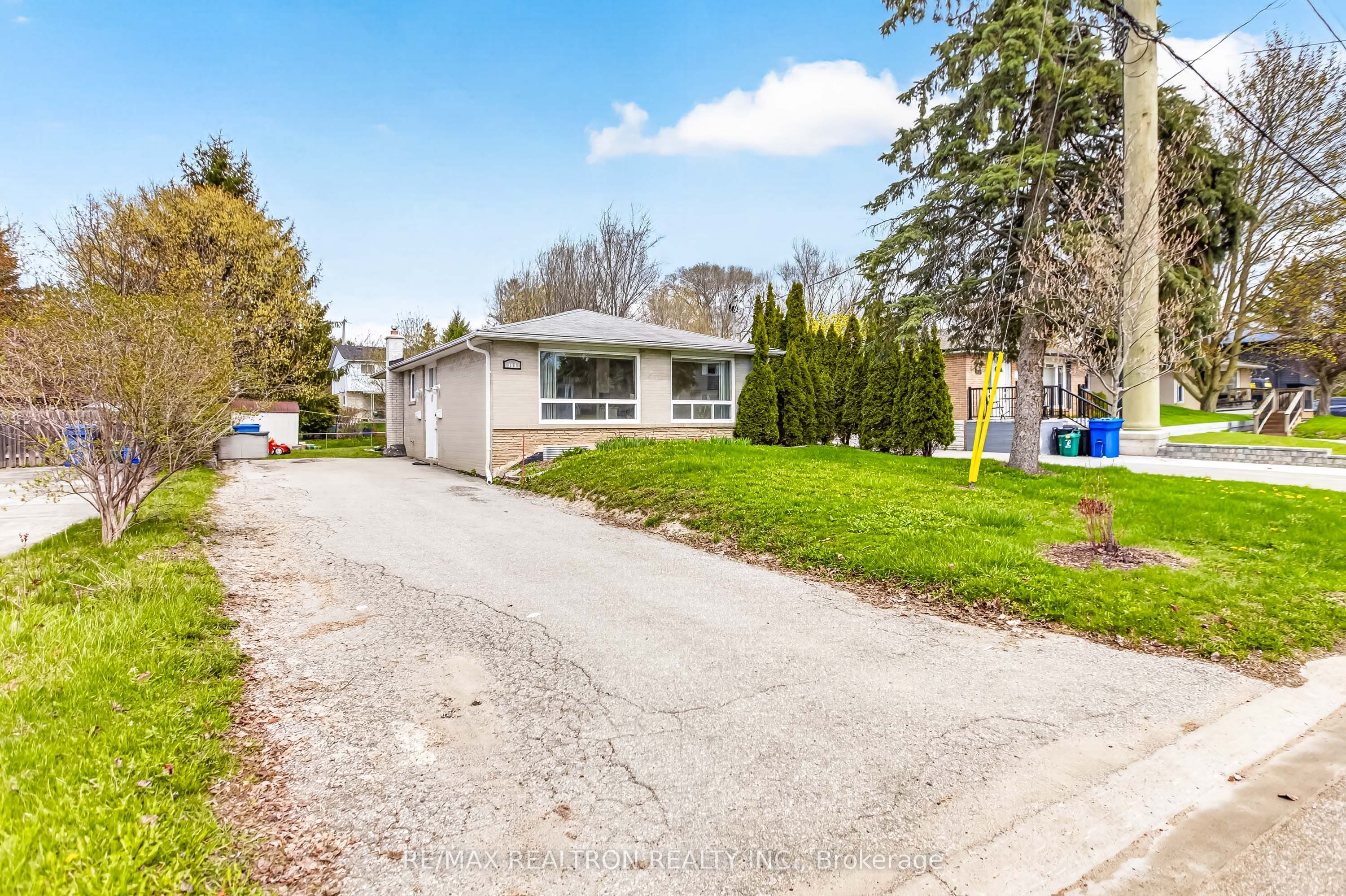 753 Elgin Street, Newmarket, ON L3Y 3B9 photo 2