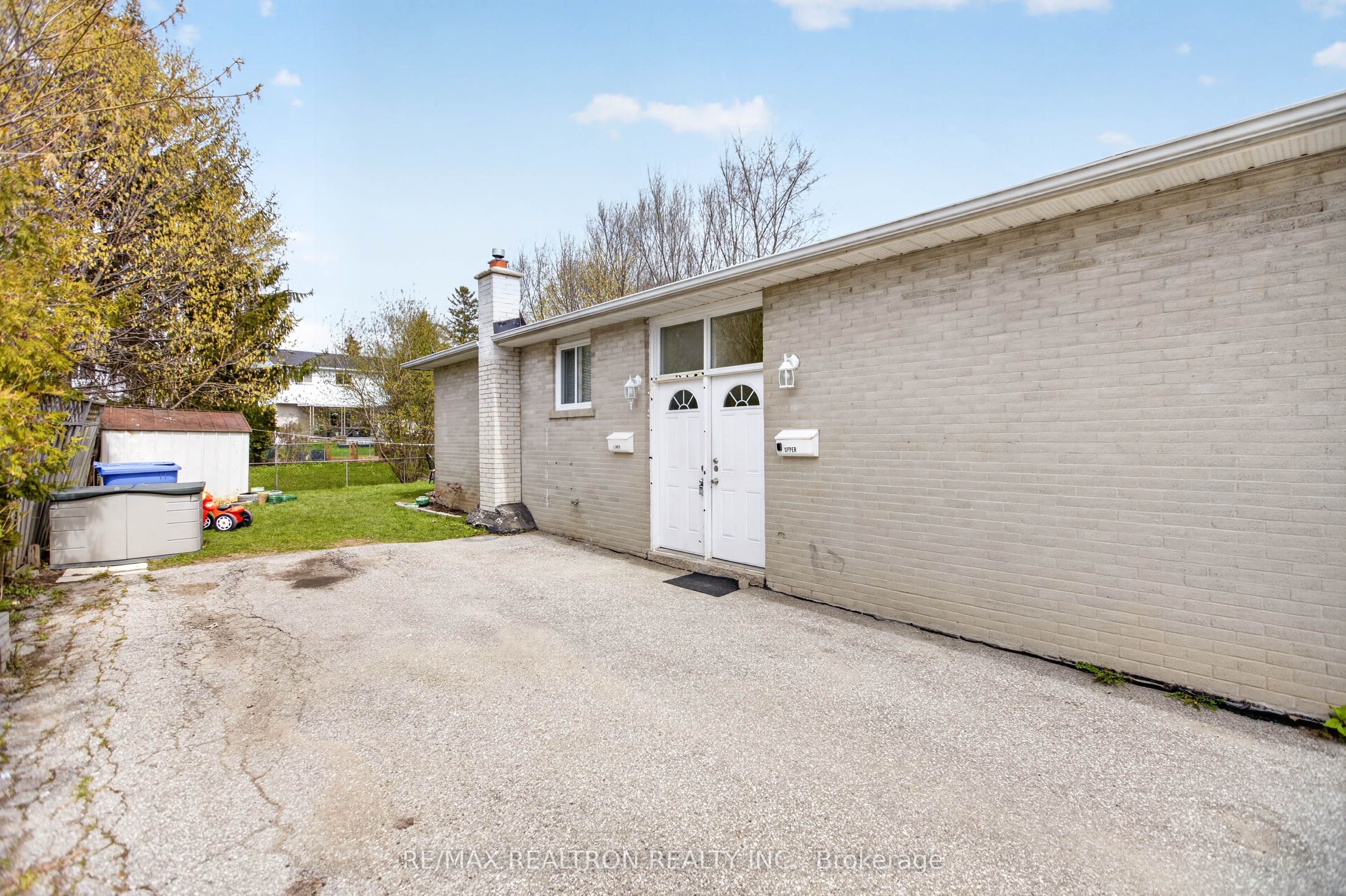 753 Elgin Street, Newmarket, ON L3Y 3B9 photo 3