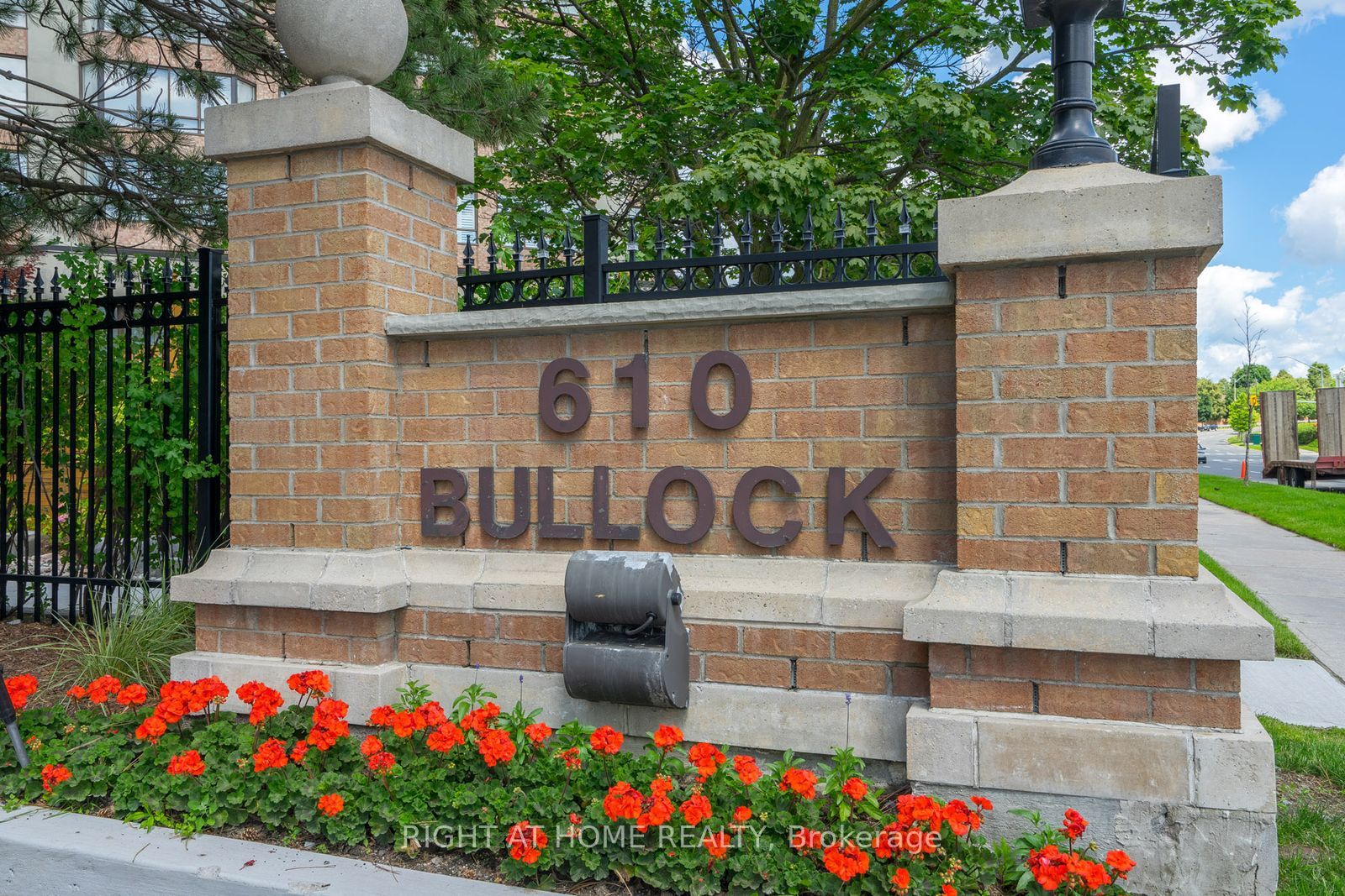 610 Bullock Drive 1116, Markham, ON L3R 0G1 photo 3