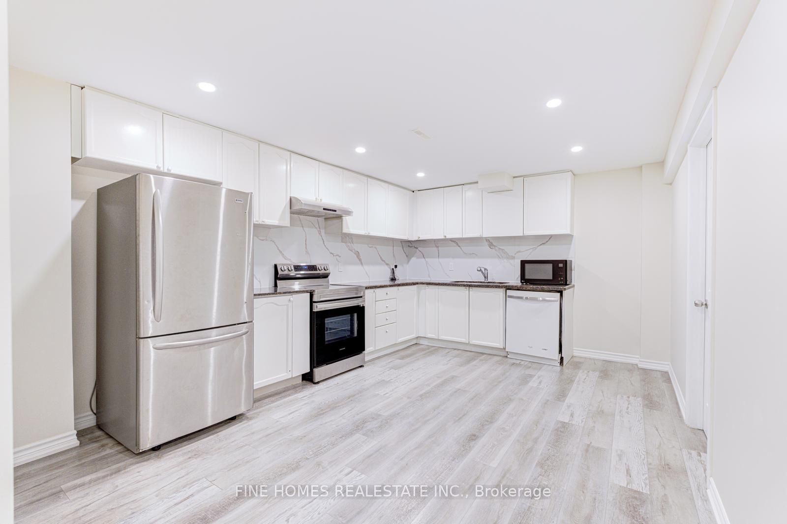 28 Rockwood Crescent Lower, Vaughan, ON L4J 7T2 photo 2