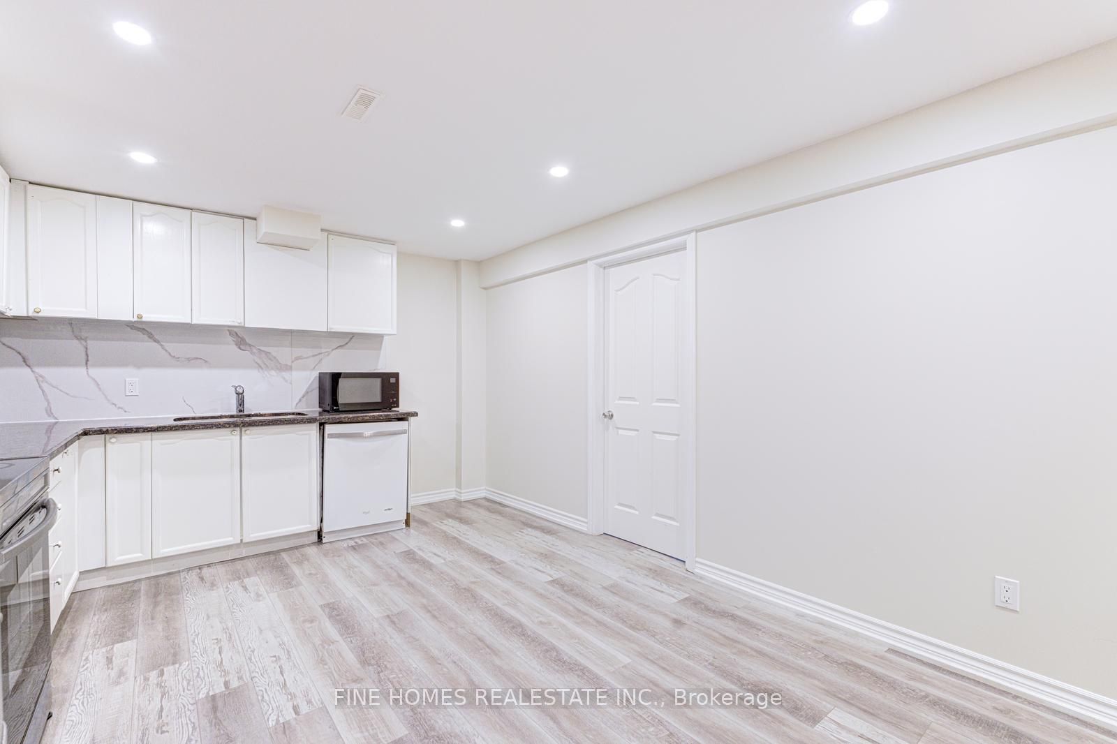 28 Rockwood Crescent Lower, Vaughan, ON L4J 7T2 photo 3