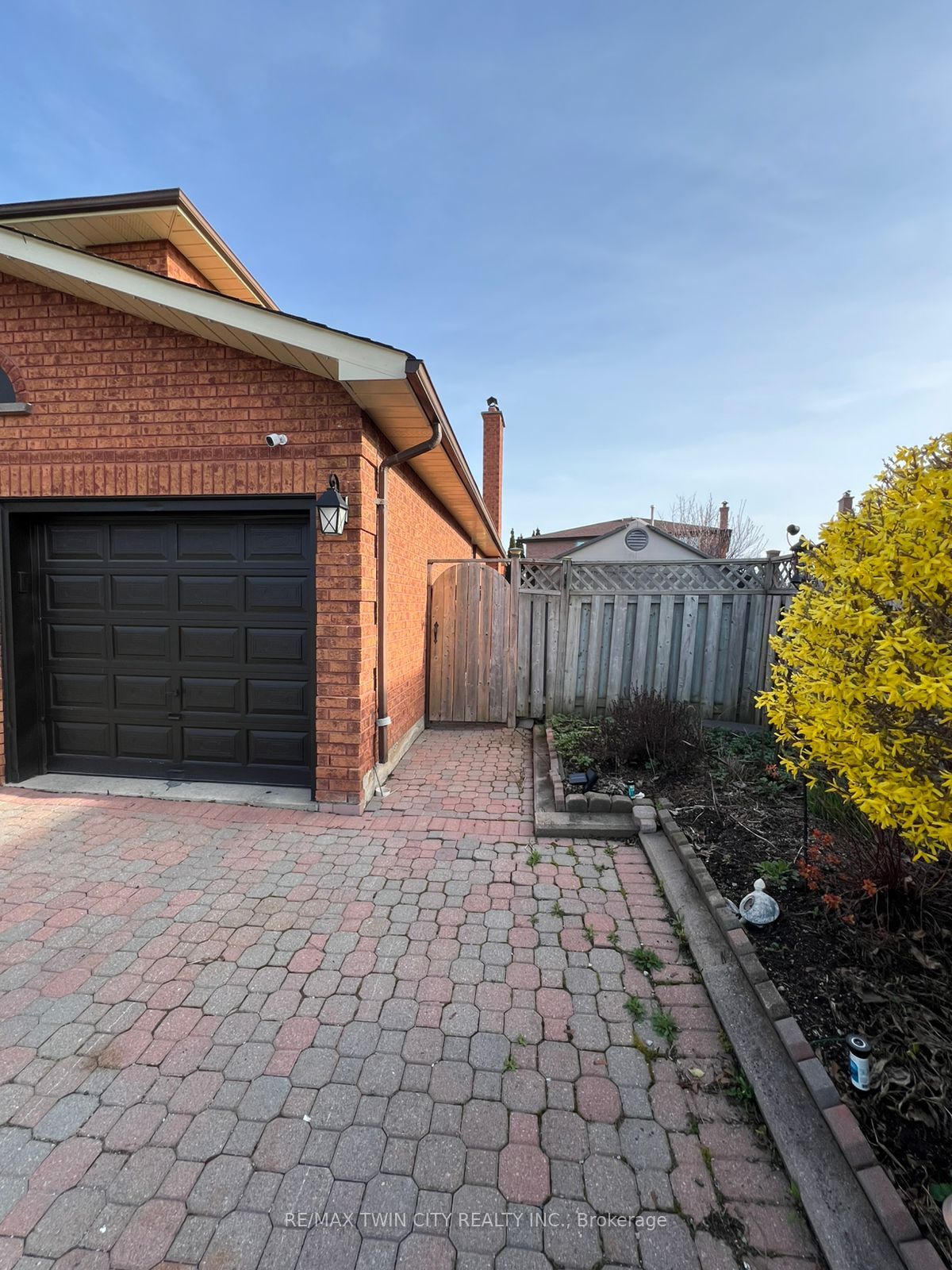 15 Ivory Court, Vaughan, ON L4L 4G2 photo 2