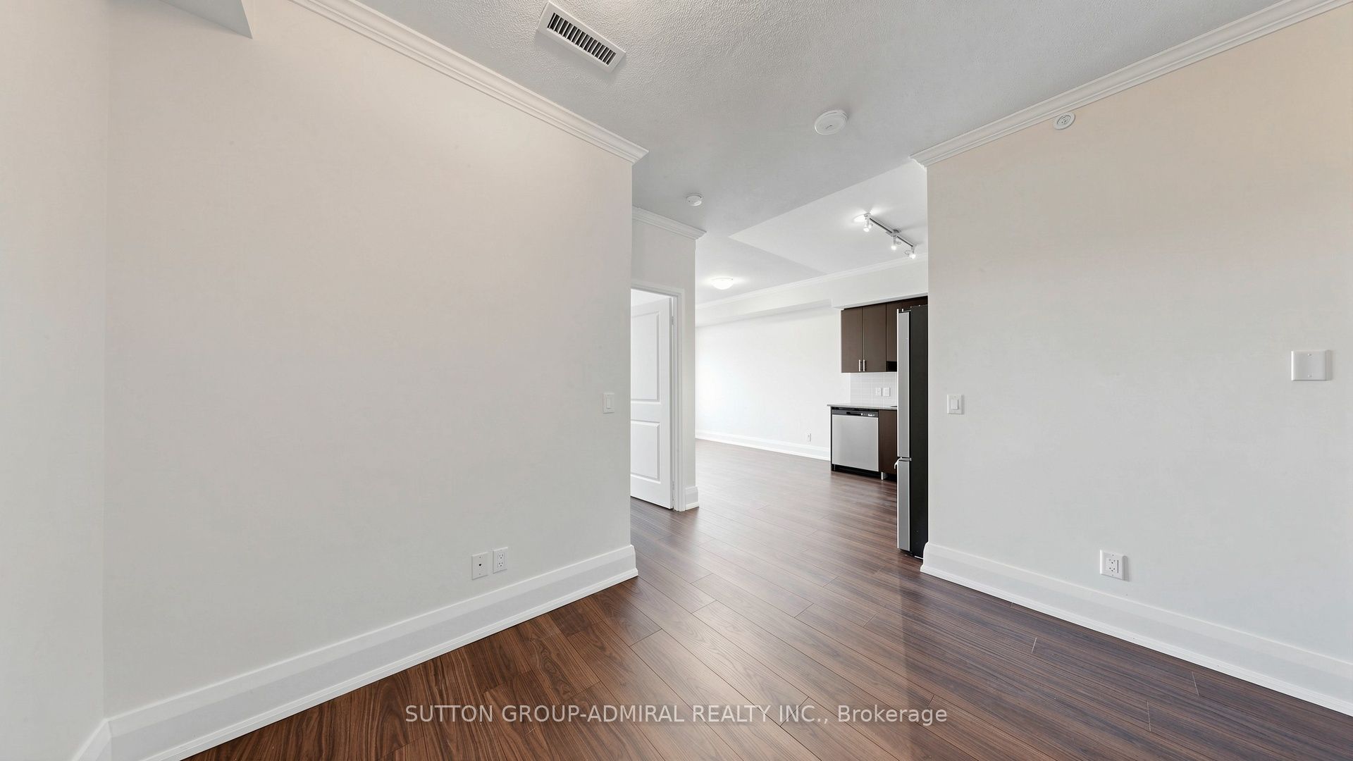 85 North Park Road 406, Vaughan, ON L4J 0H9 photo 3