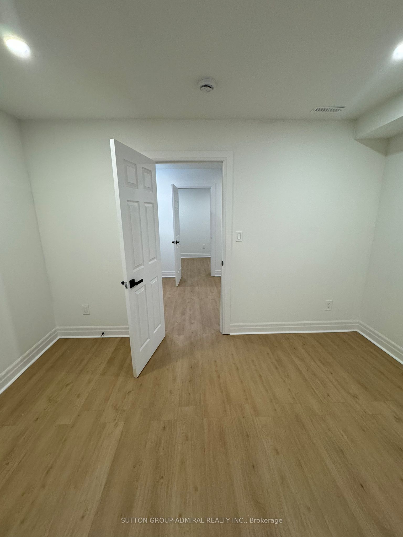 23 Chatsworth Court Lower, Vaughan, ON L4L 7G3 photo 3