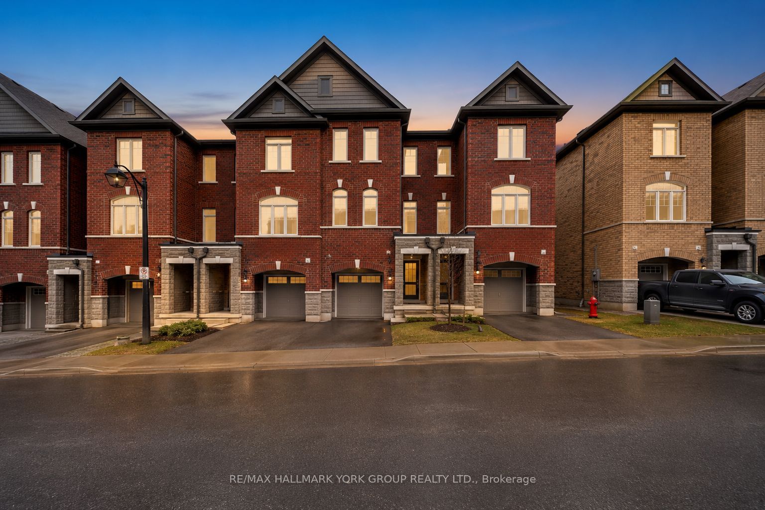 104 Gordon Circle, Newmarket, ON L3Y 0C9 photo 2