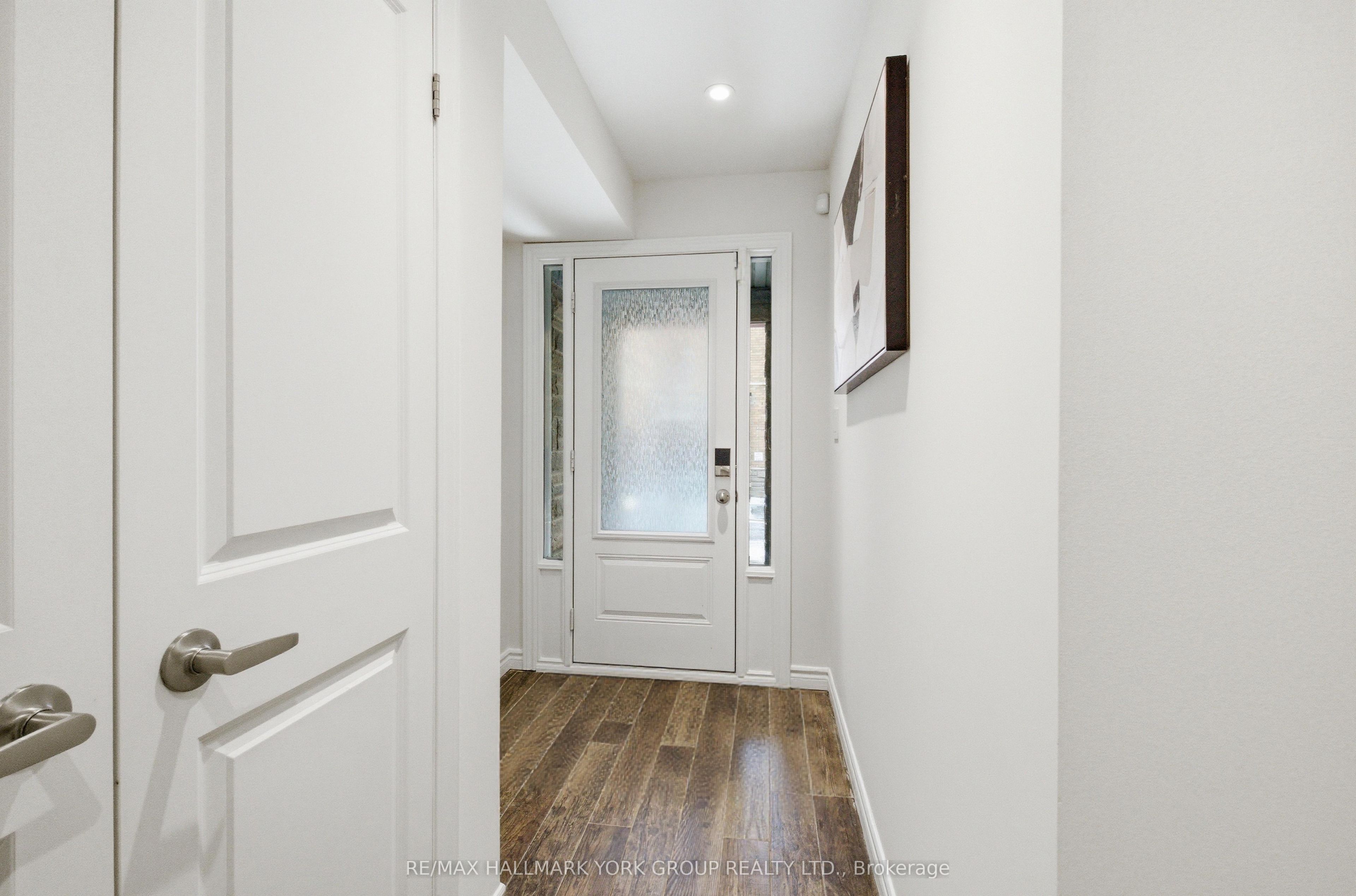 104 Gordon Circle, Newmarket, ON L3Y 0C9 photo 3