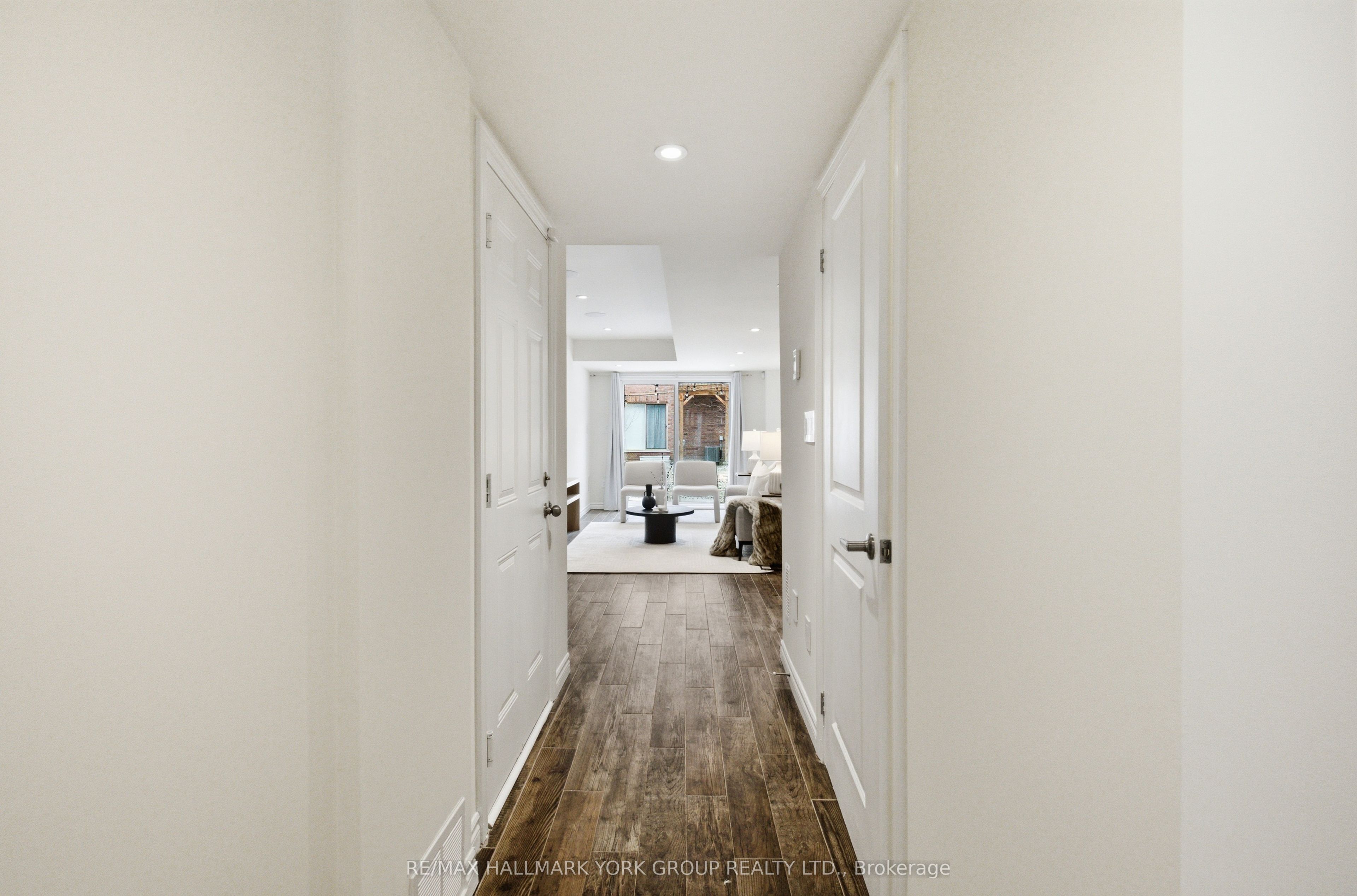 104 Gordon Circle, Newmarket, ON L3Y 0C9 photo 4