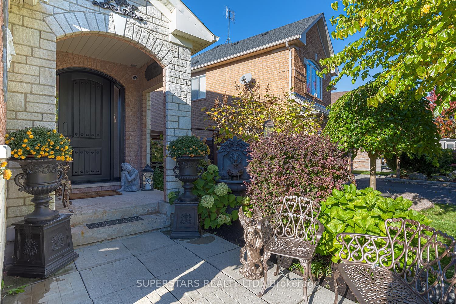 166 Worthington Avenue, Richmond Hill, ON L4E 4N7 photo 2