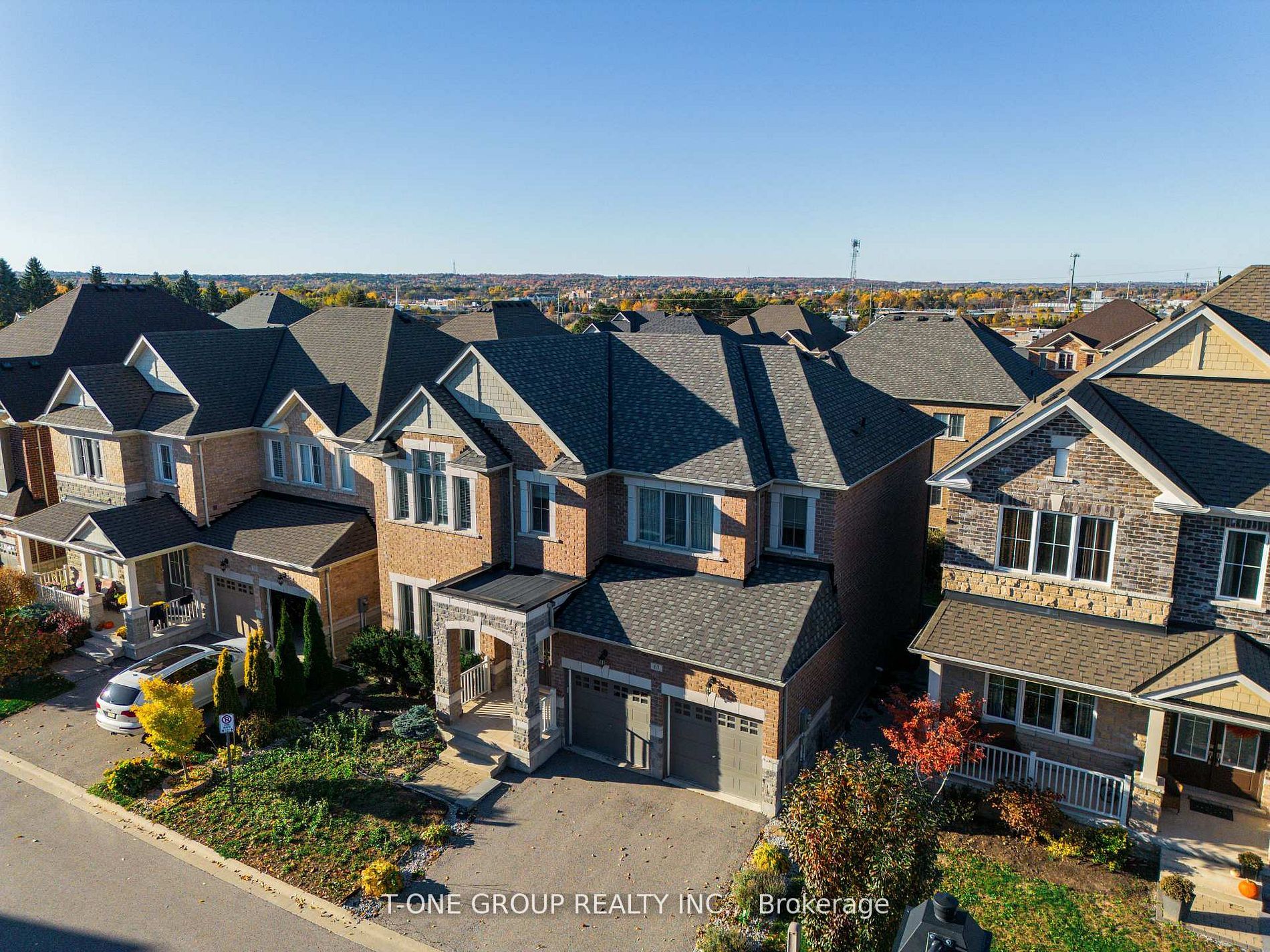 63 Ken Sinclair Crescent, Aurora, ON L4G 3J1 photo 2