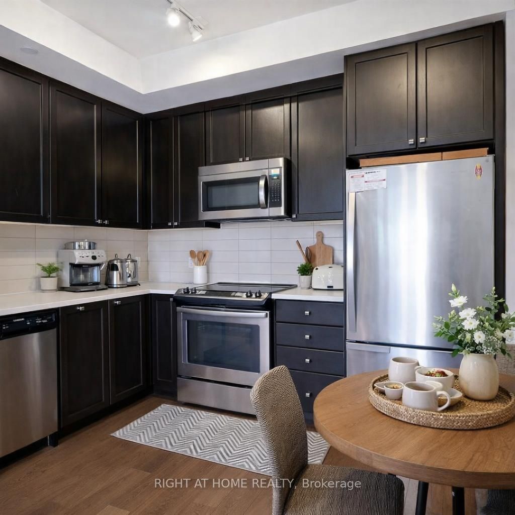 555 William Graham Drive 324, Aurora, ON L4G 3H9 photo 4