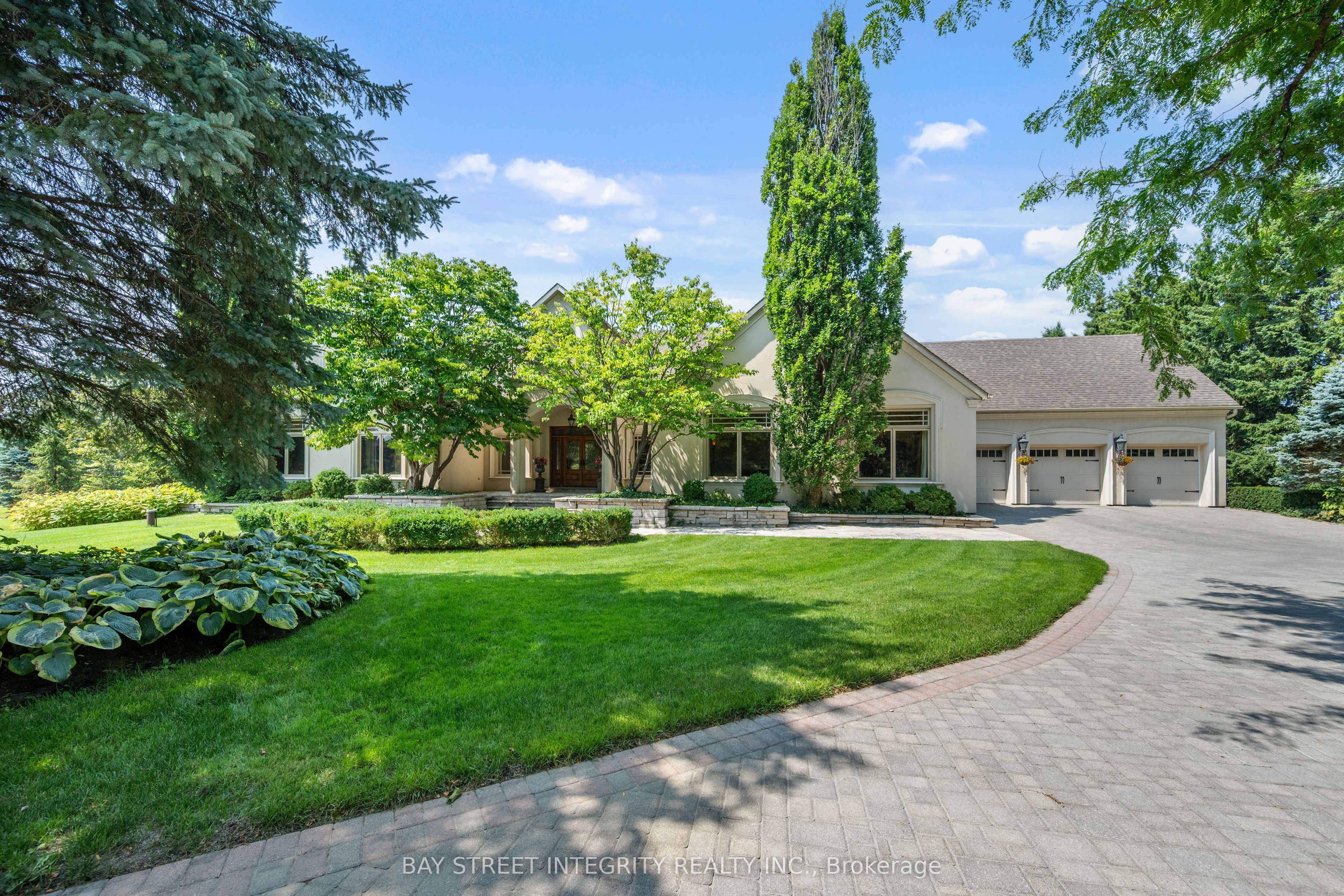 12 Alm Court, Aurora, ON L4G 6W8 photo 4