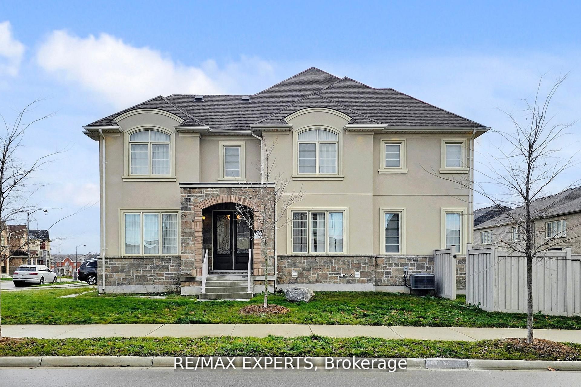 167 Frederick Pearson Street, East Gwillimbury, ON L9N 0Y8