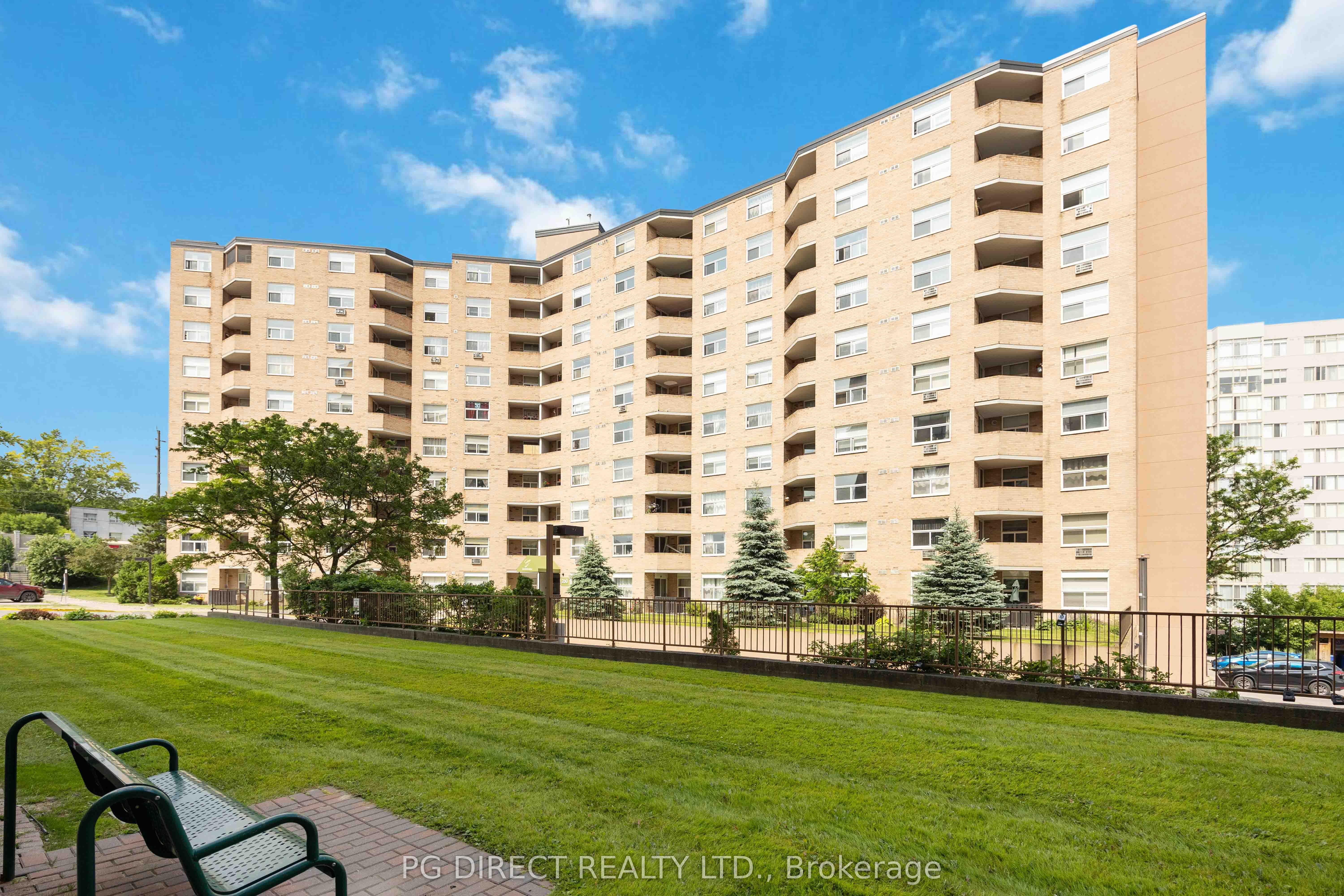260 Davis Drive 407, Newmarket, ON L3Y 7C3 photo 2