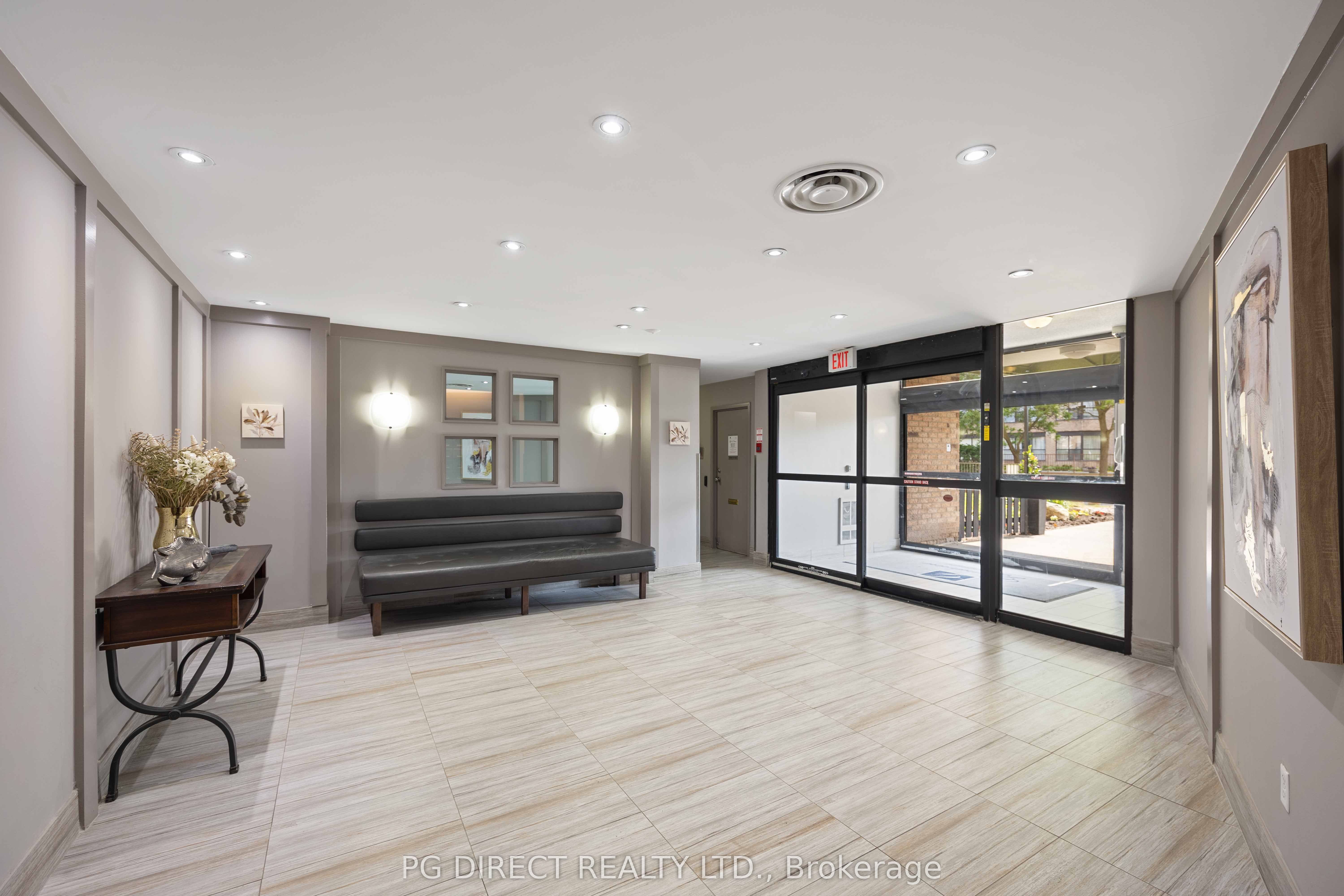 260 Davis Drive 407, Newmarket, ON L3Y 7C3 photo 4