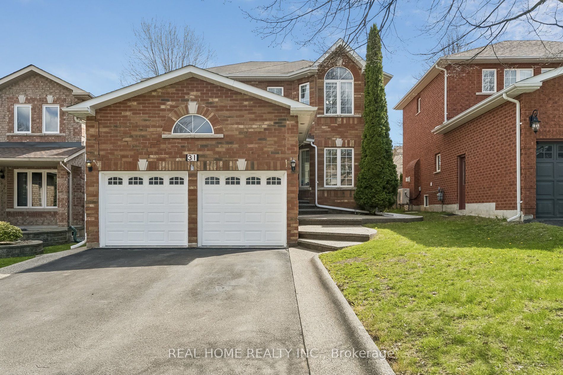 31 Prince Drive, Bradford West Gwillimbury, ON L3Z 3B7