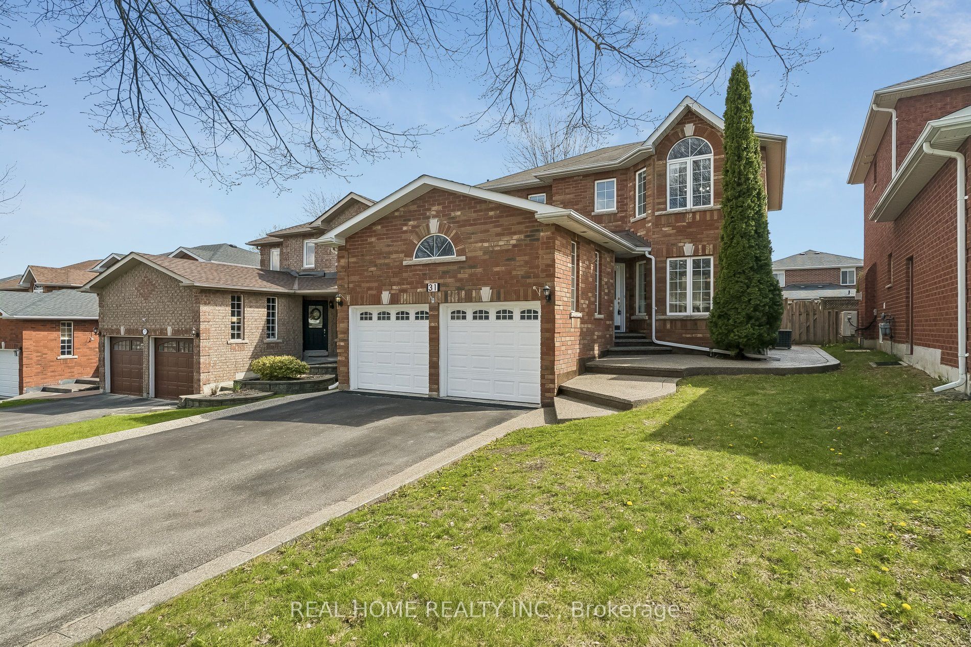 31 Prince Drive, Bradford West Gwillimbury, ON L3Z 3B7 photo 2