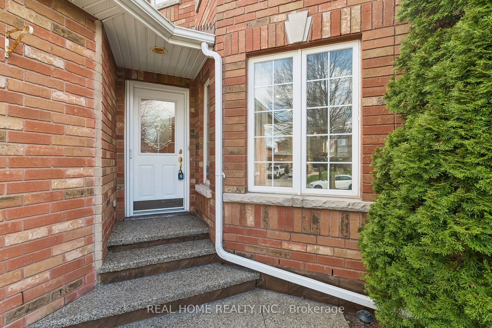 31 Prince Drive, Bradford West Gwillimbury, ON L3Z 3B7 photo 3