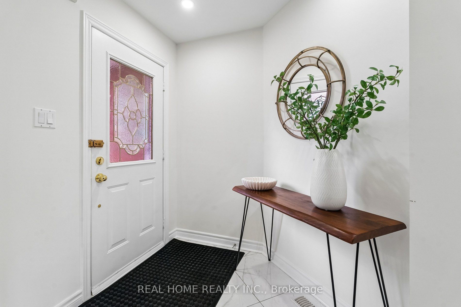 31 Prince Drive, Bradford West Gwillimbury, ON L3Z 3B7 photo 4