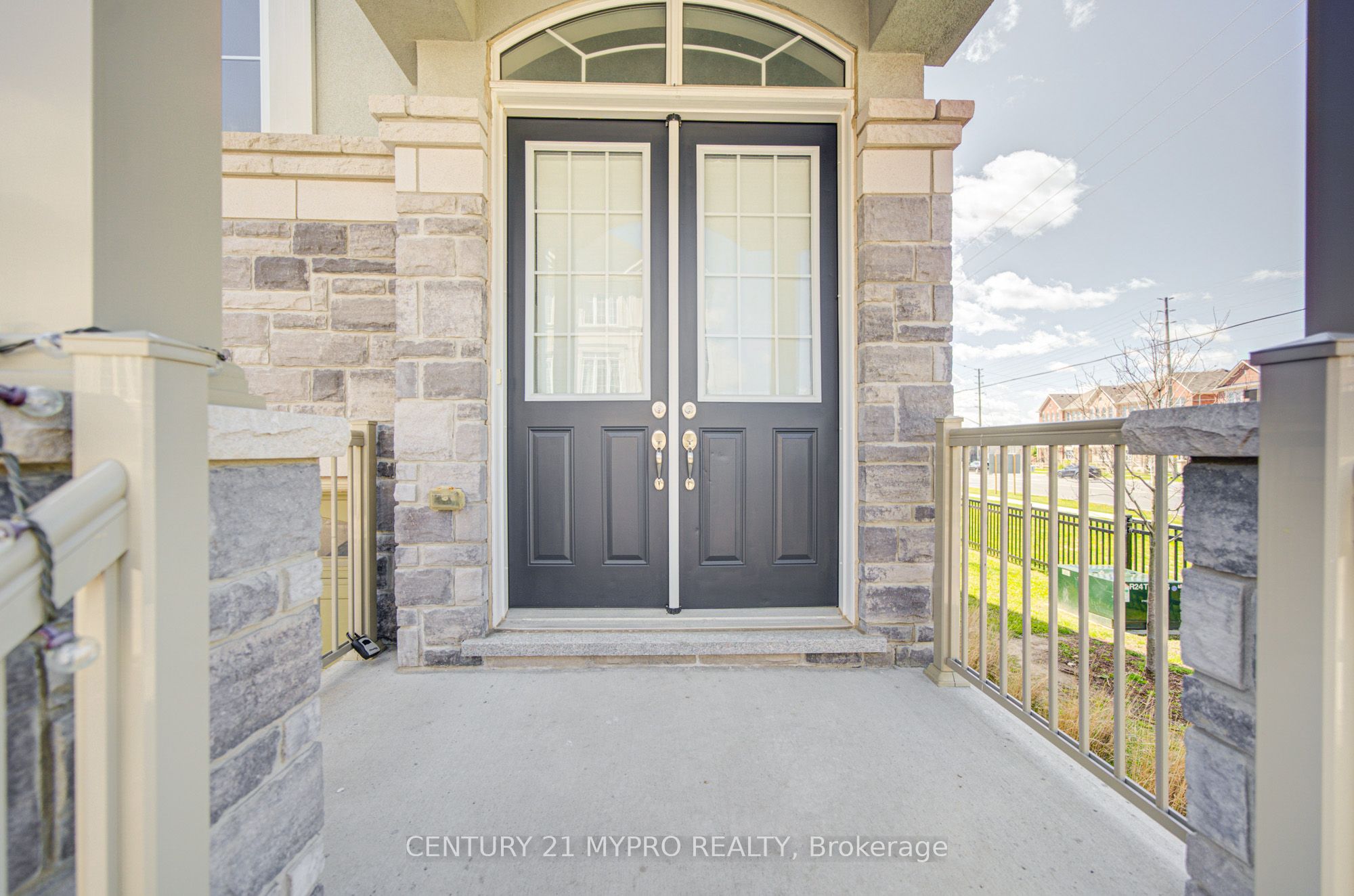 7 Latchford Lane, Richmond Hill, ON L4C 7V6 photo 2